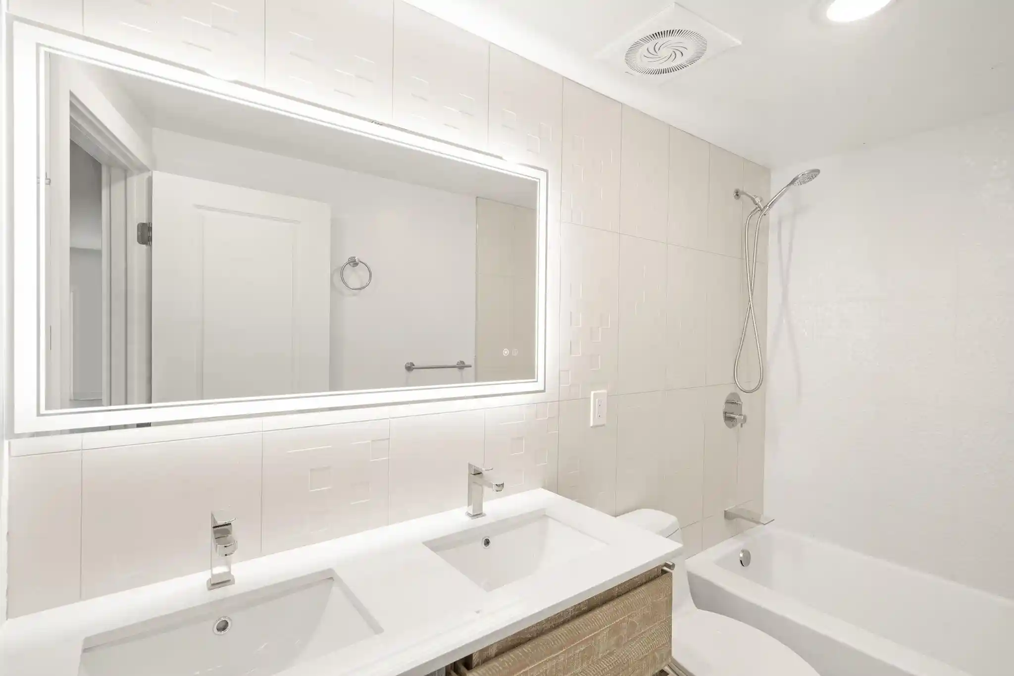 Listing Photo 4 - Condo for sale in building located at 547 Palisade Ave, Jersey City, NJ 07307 - Unit #3