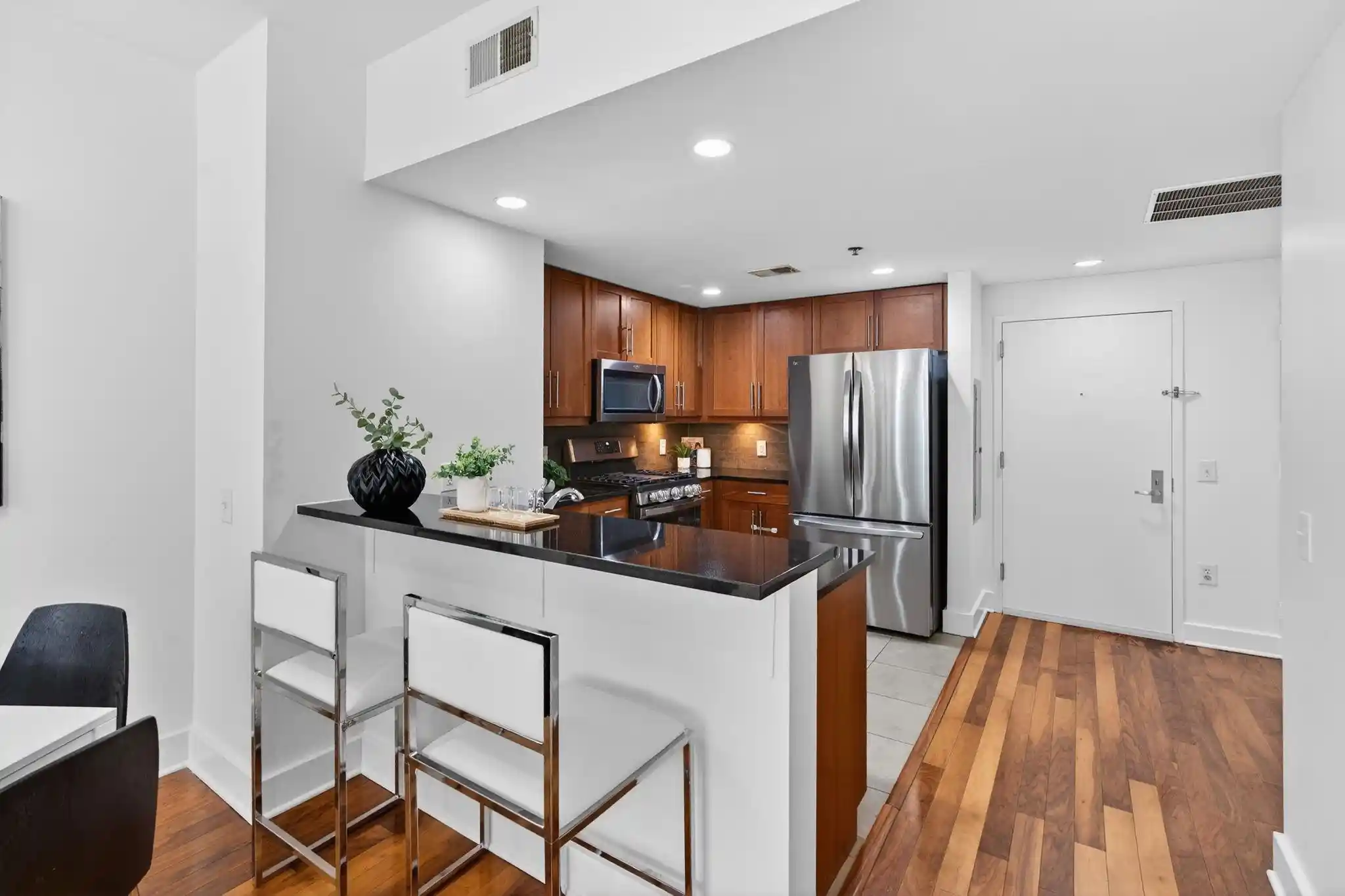 2nd image of 800 Jackson St, Hoboken, NJ 07030