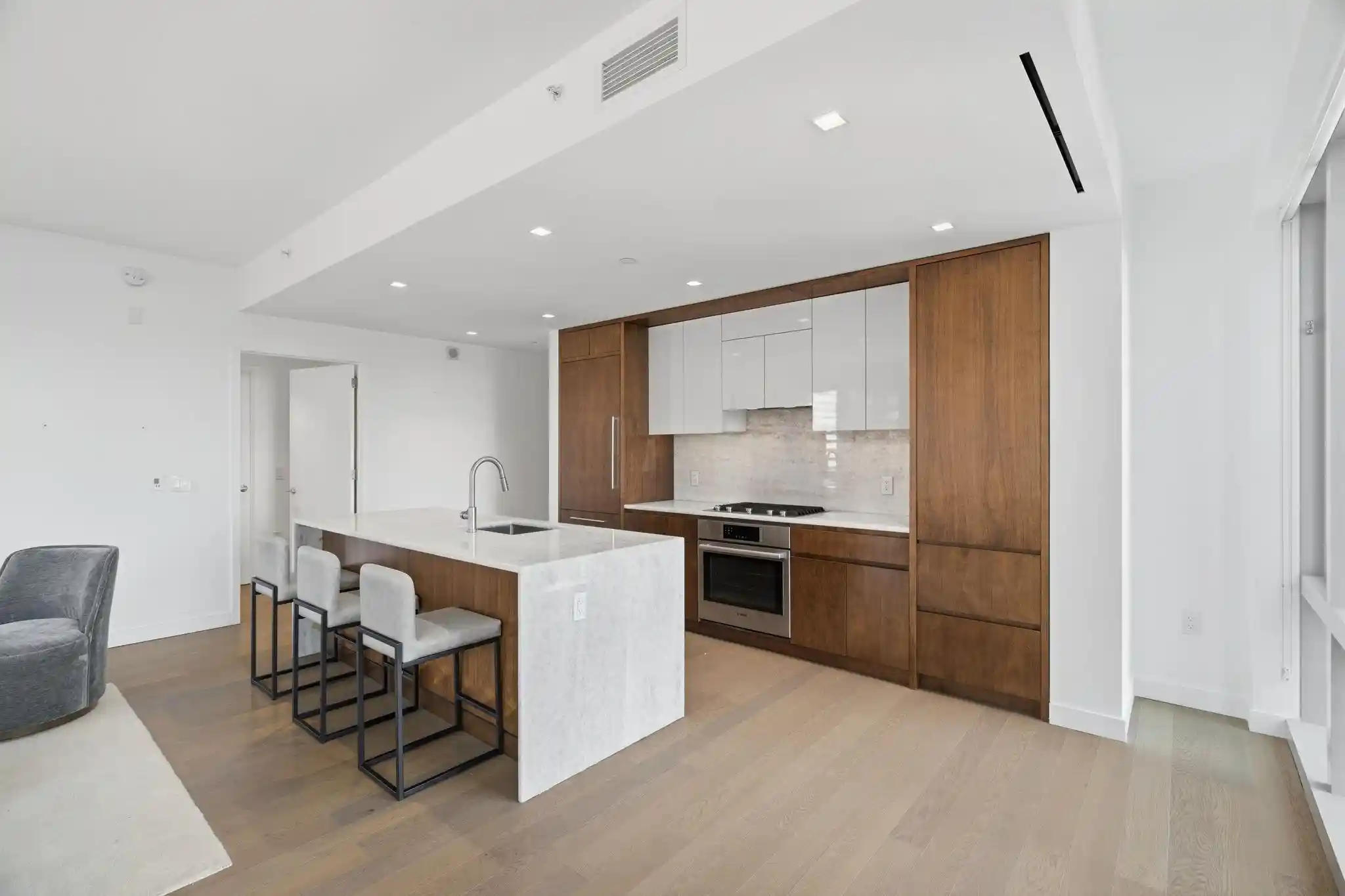Homes for sale in Jersey City, NJ | 75 Park Lane South, Jersey City, NJ 07310 | Houzeo