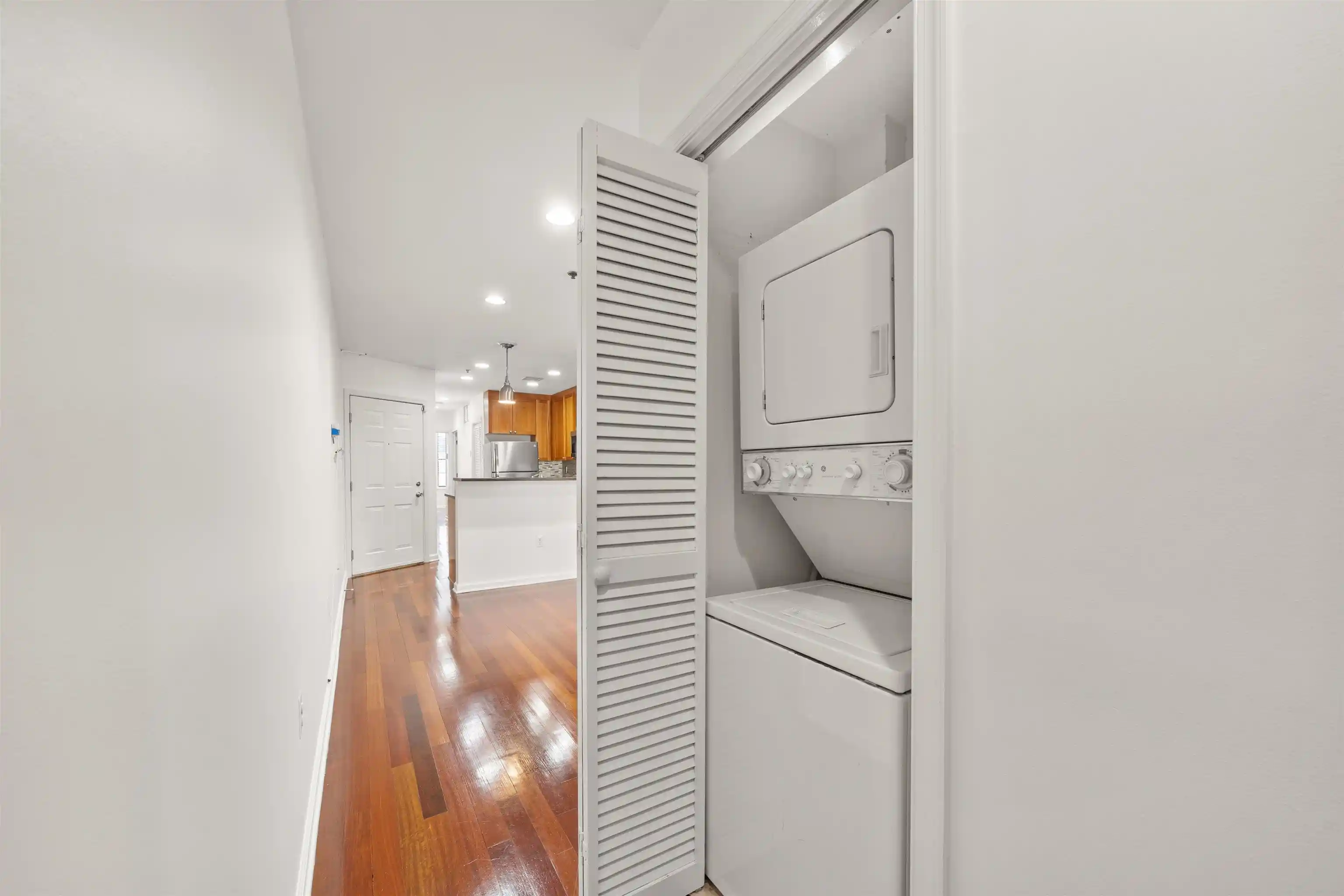 4th image of 508 Grand St, Hoboken, NJ 07030