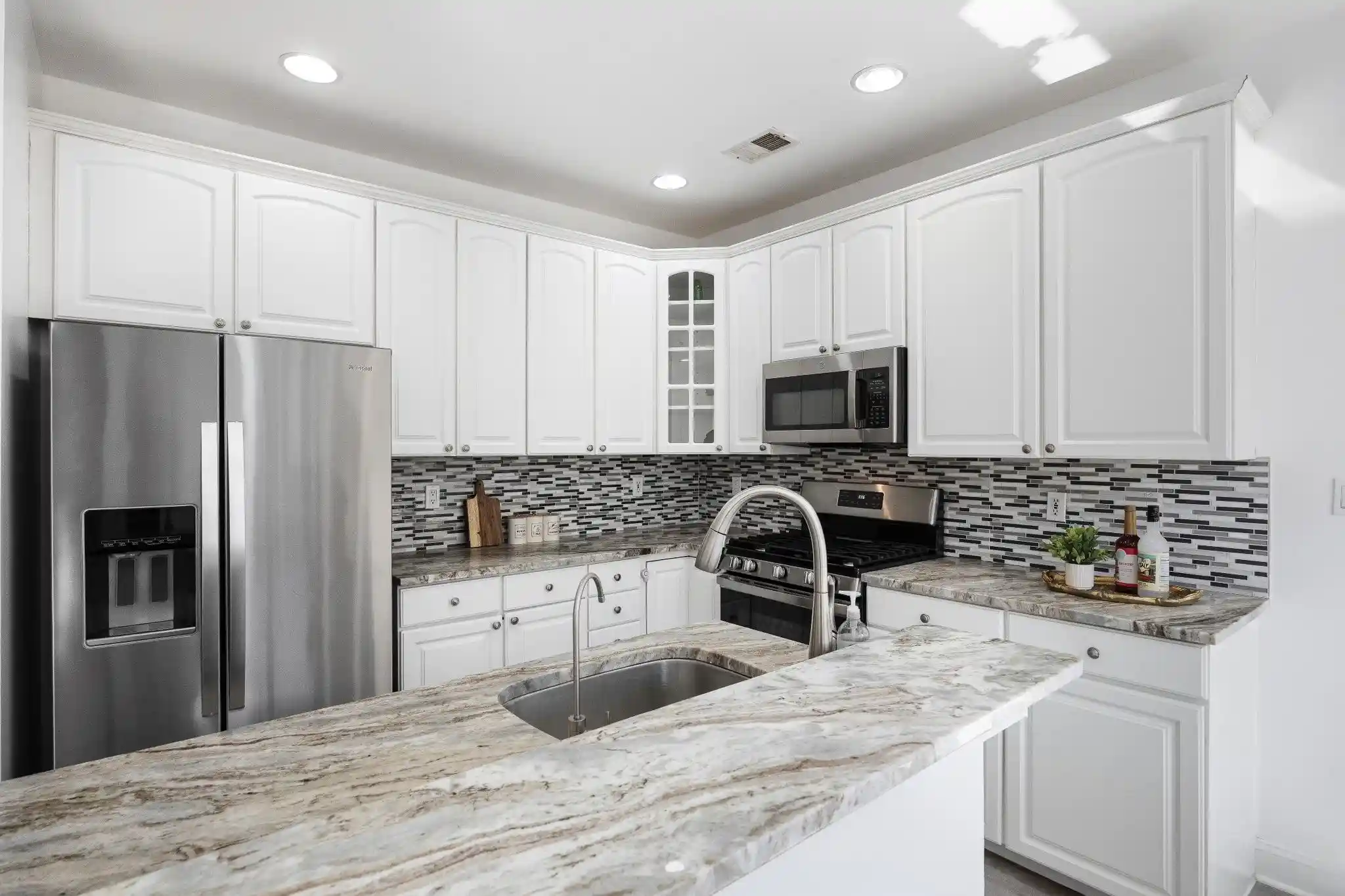 3rd image of 373 King Ct, Kearny, NJ 07032 | MLS# 260006663