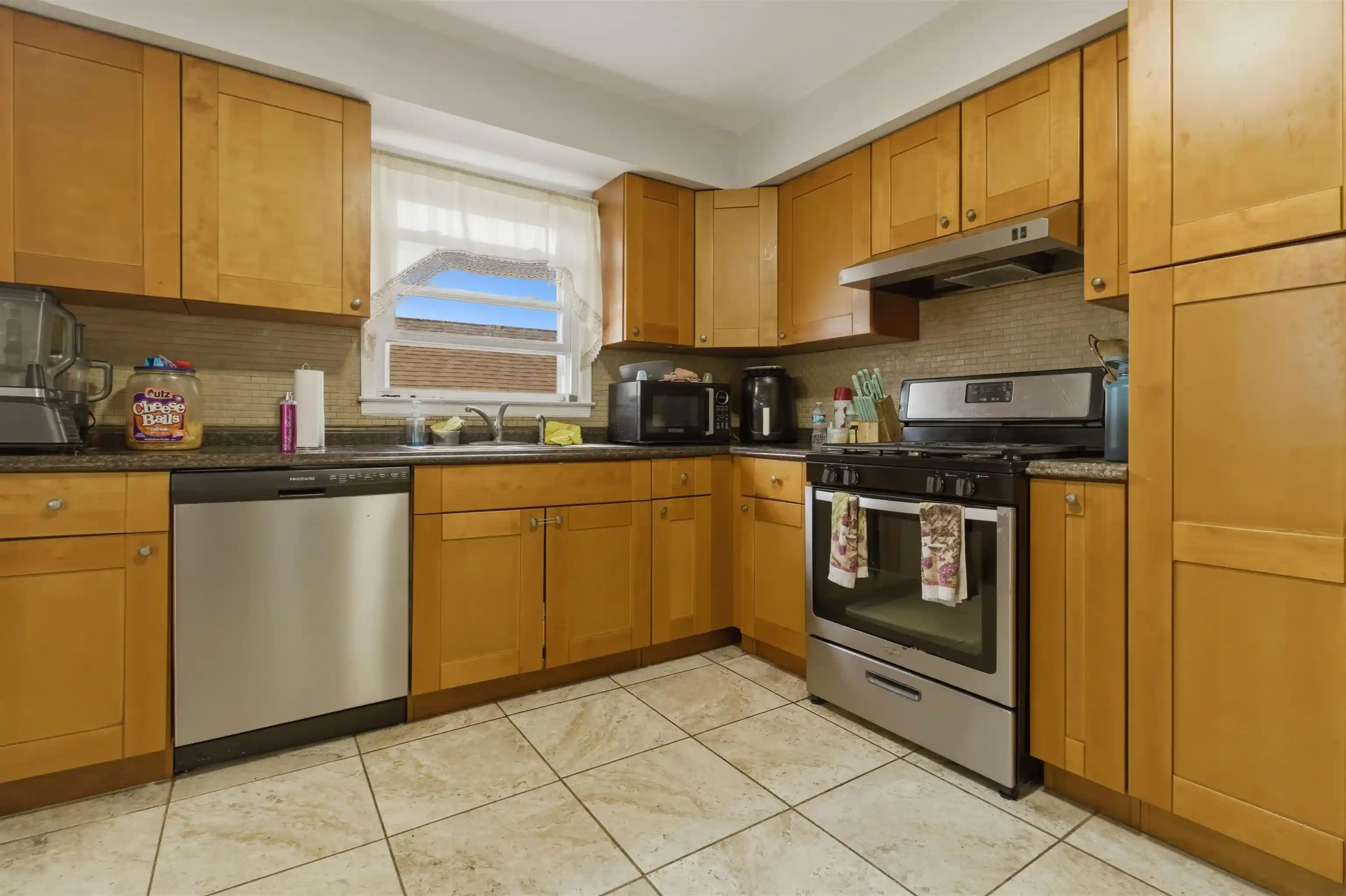 Homes for sale in Linden, NJ | 1129 East Henry St, Linden, NJ 07036 | MLS# 260008094