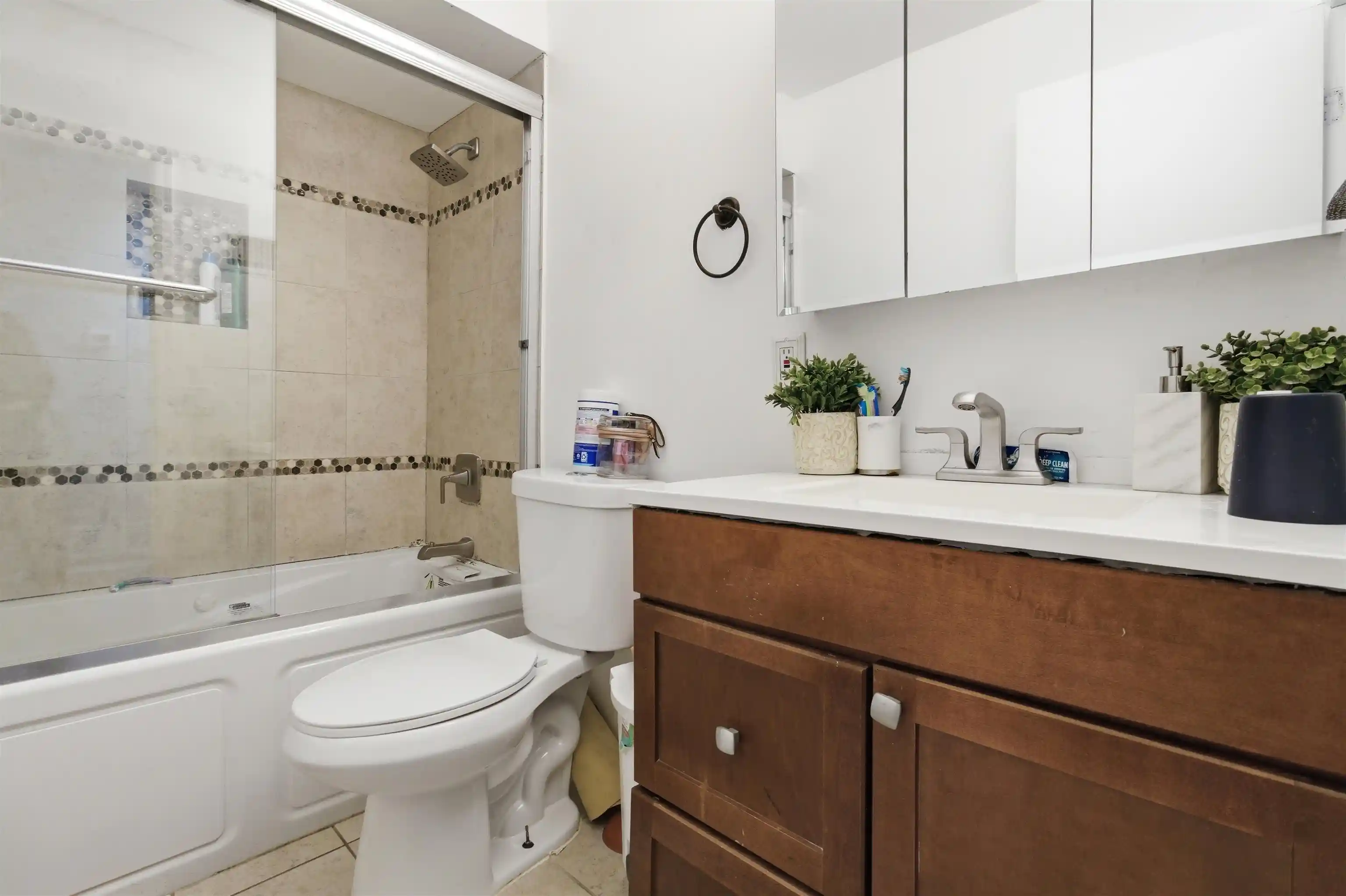Homes for sale in Linden, NJ | 1129 East Henry St, Linden, NJ 07036 | MLS# 260008094