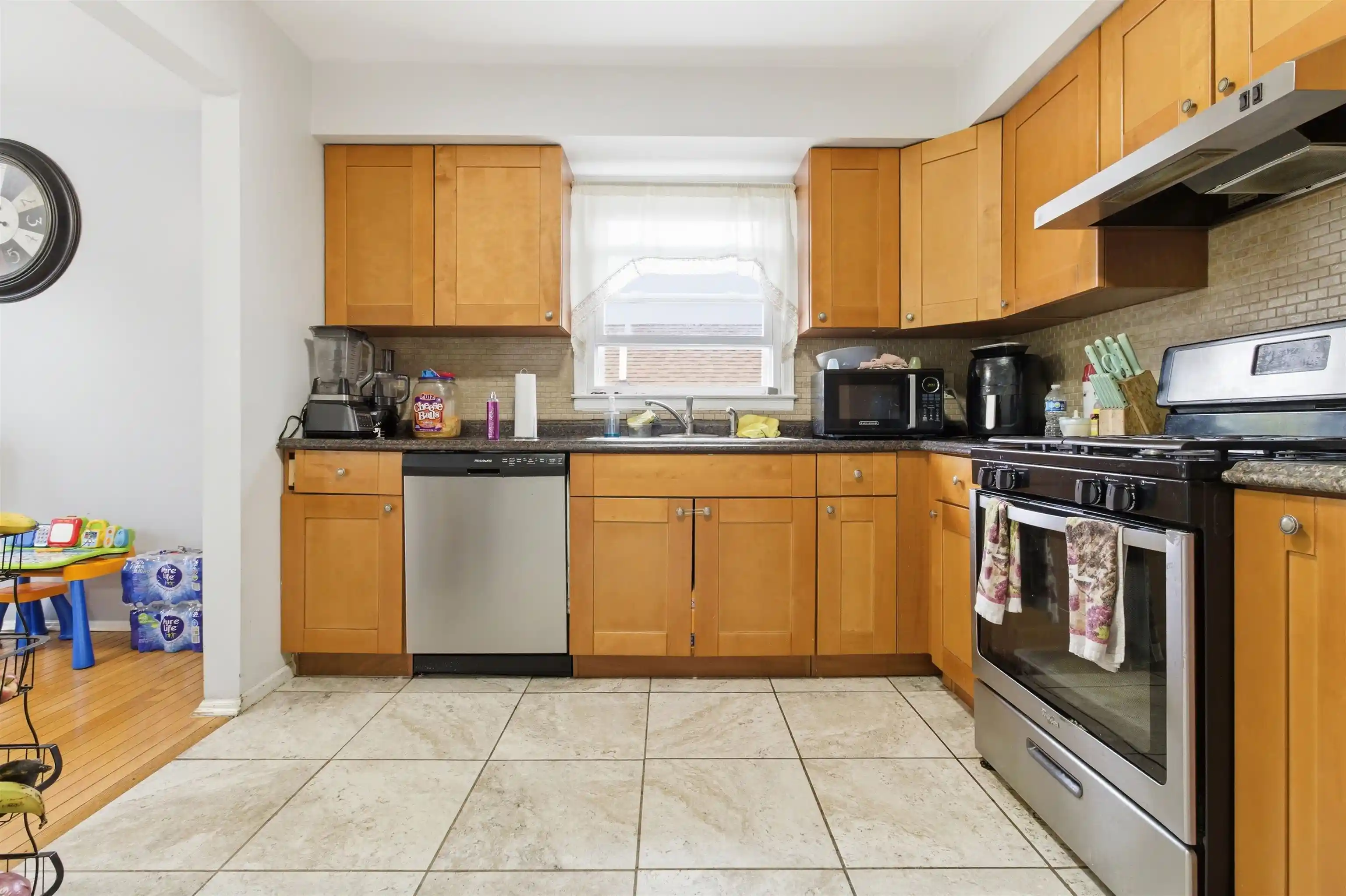 Homes for sale in Linden, NJ | 1129 East Henry St, Linden, NJ 07036 | MLS# 260008094