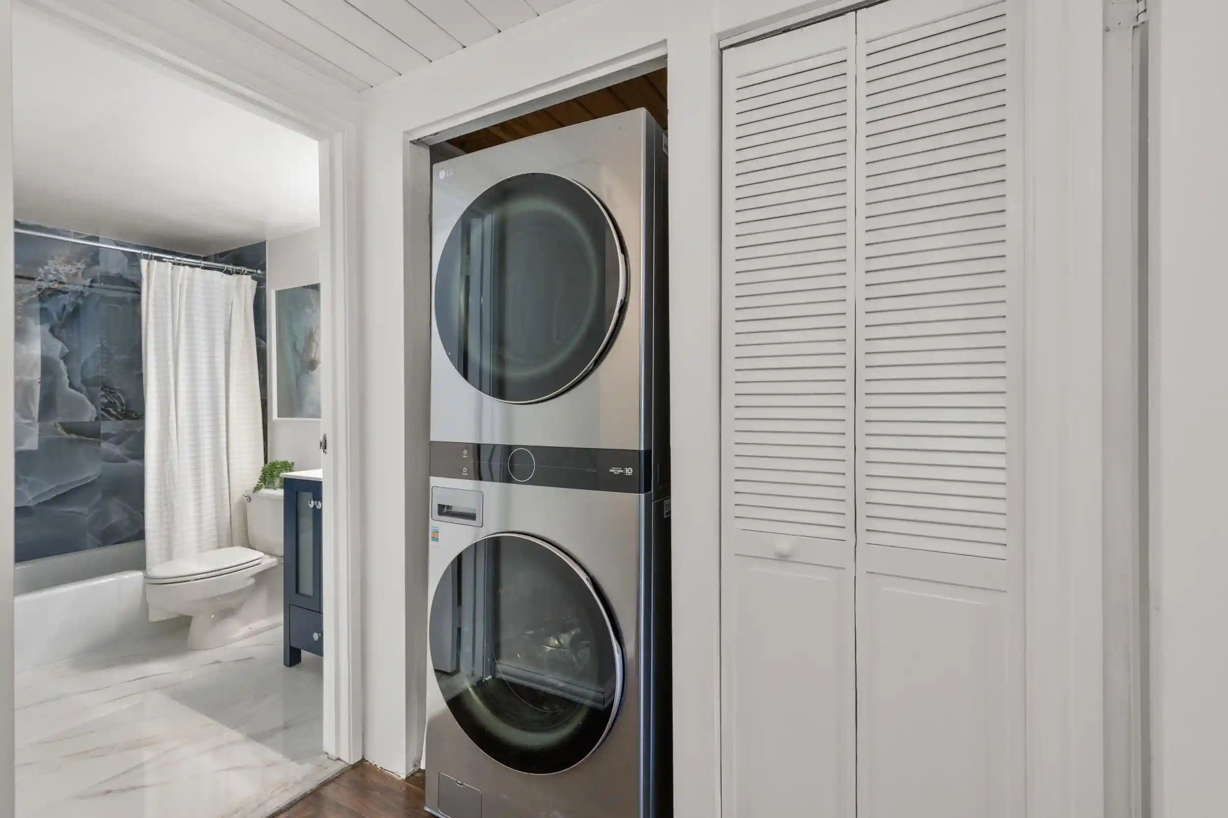 3rd image of 205 10Th St, Jersey City, NJ 07302
