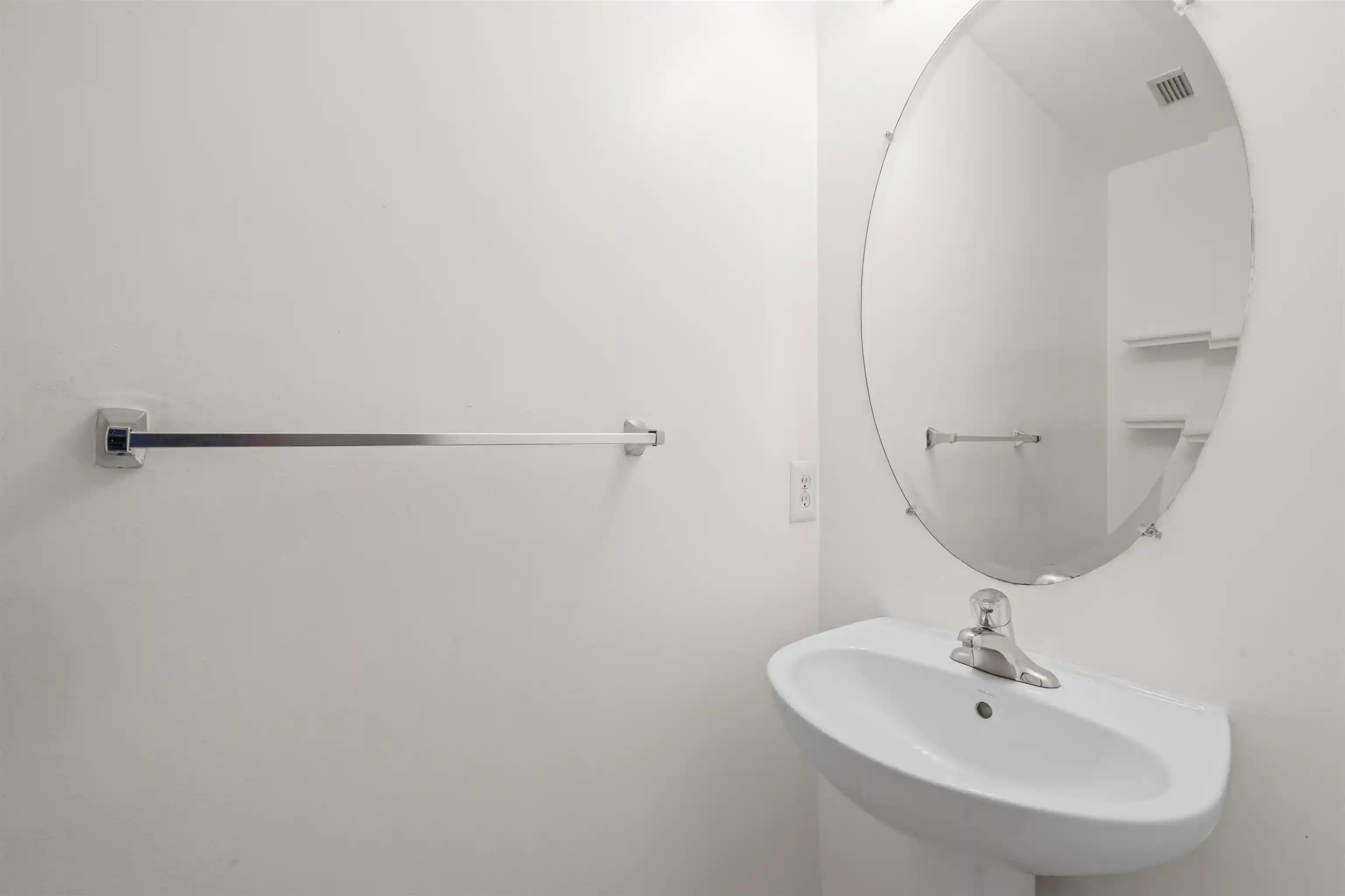 4th image of 92 Lyon Ct, Jersey City, NJ 07305 | MLS# 260008827