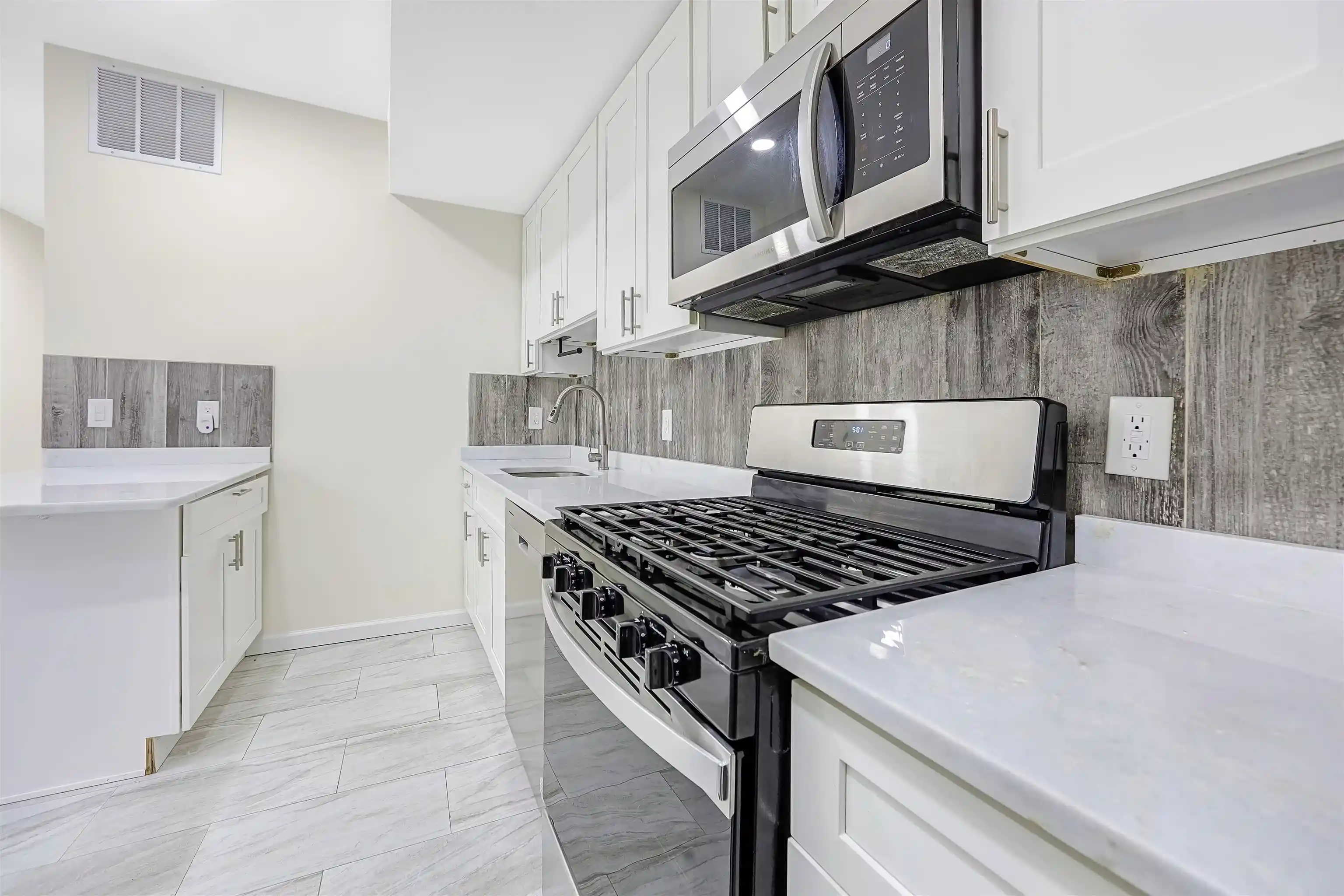 4th image of 88 Devon St, Kearny, NJ 07032 | MLS# 260009025