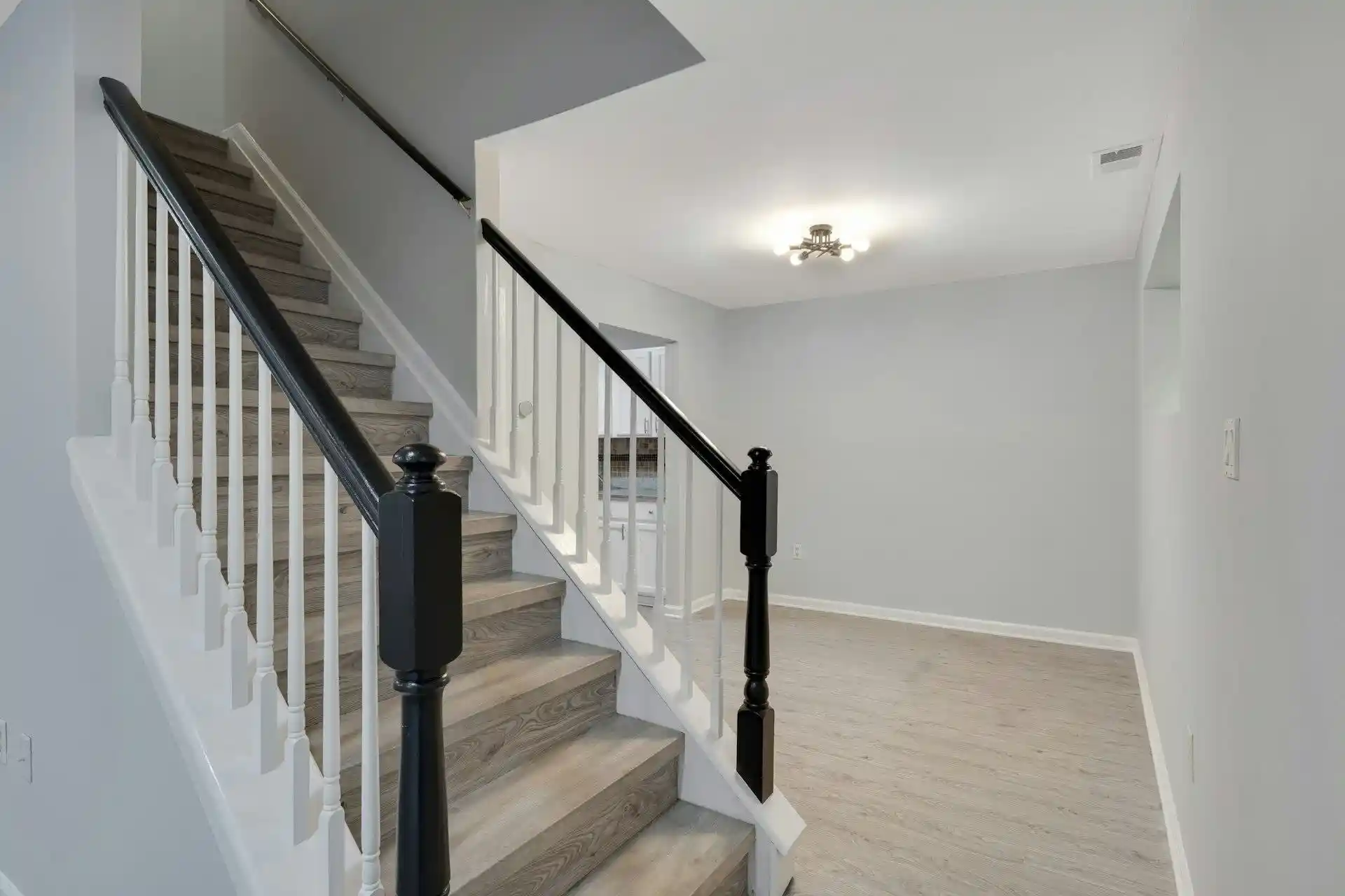 2nd image of 151 W Market St, Newark, NJ 07103