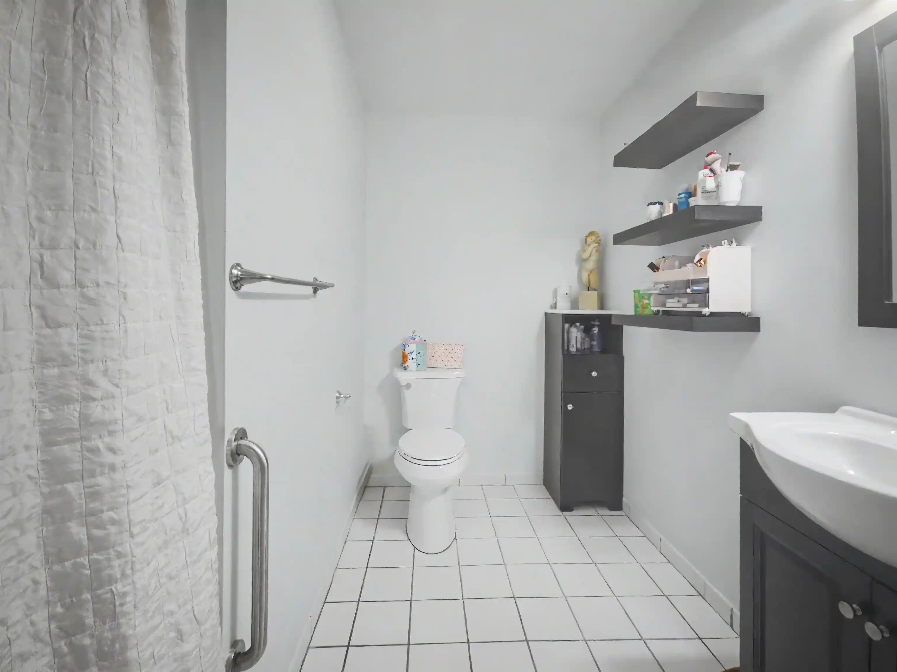 Listing Photo 5 - Condo for sale in building located at 1911 Grand Ave, Jersey City, NJ 07047