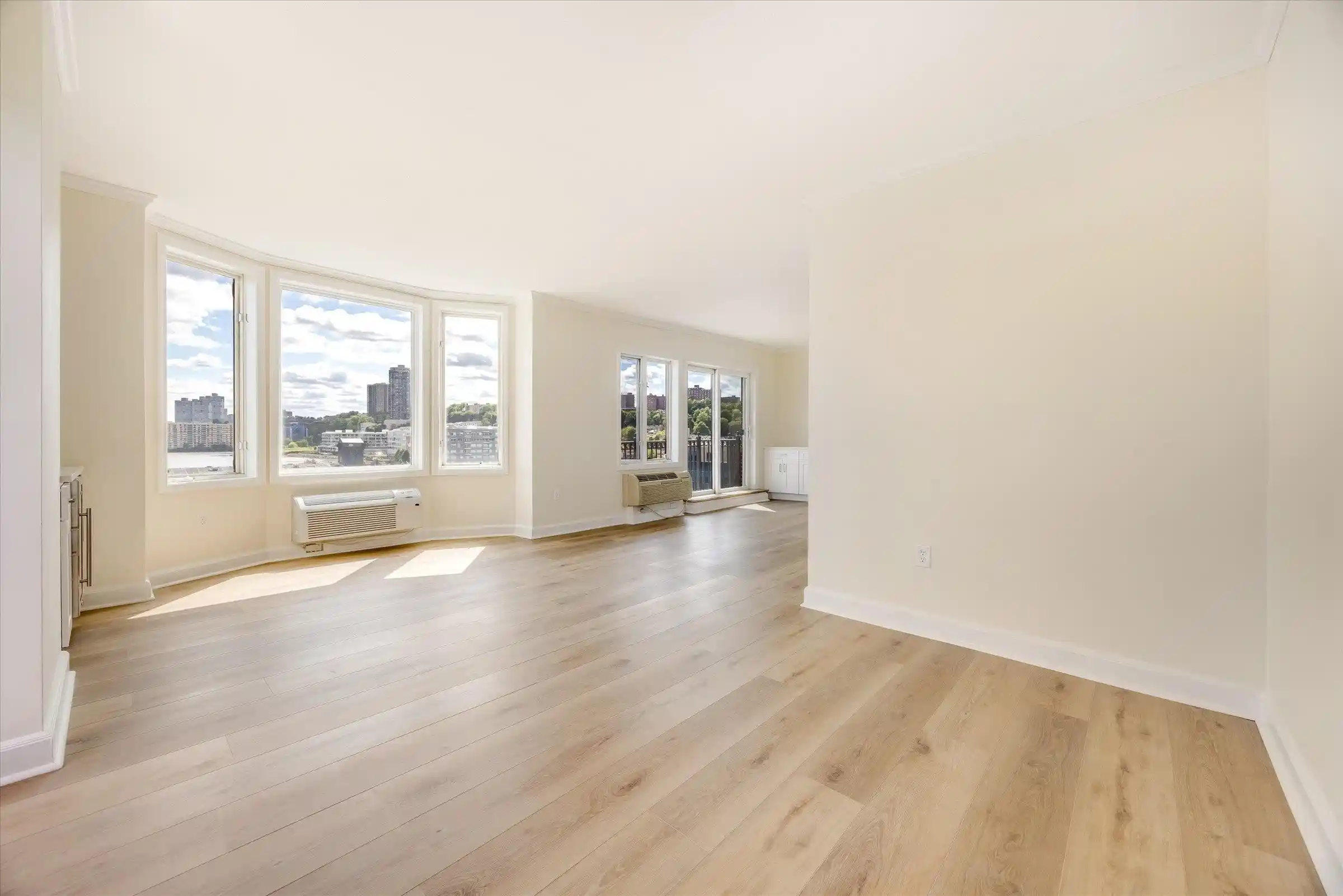 4th image of 6315 City Pl, Edgewater, NJ 07020