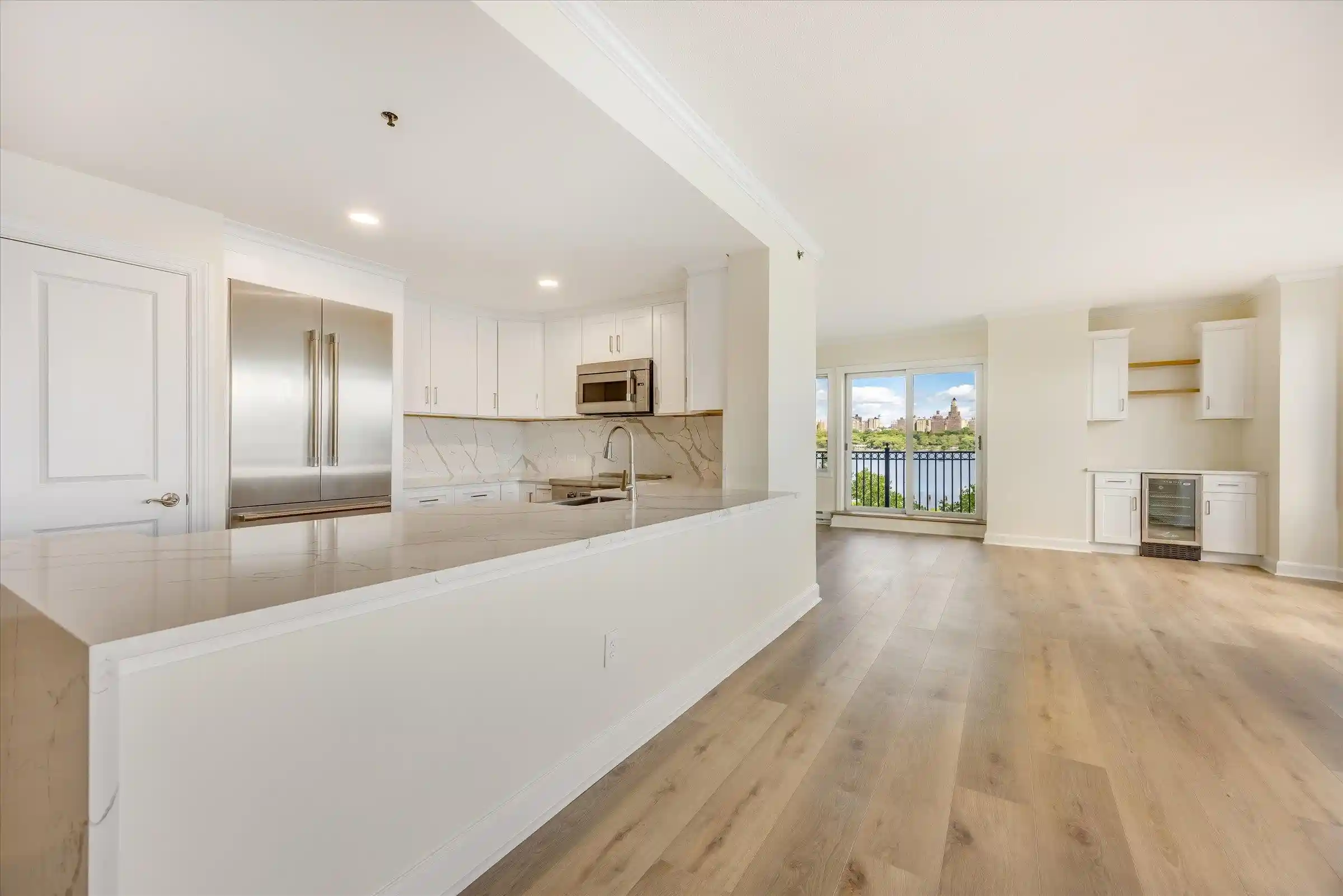 5th image of 6315 City Pl, Edgewater, NJ 07020