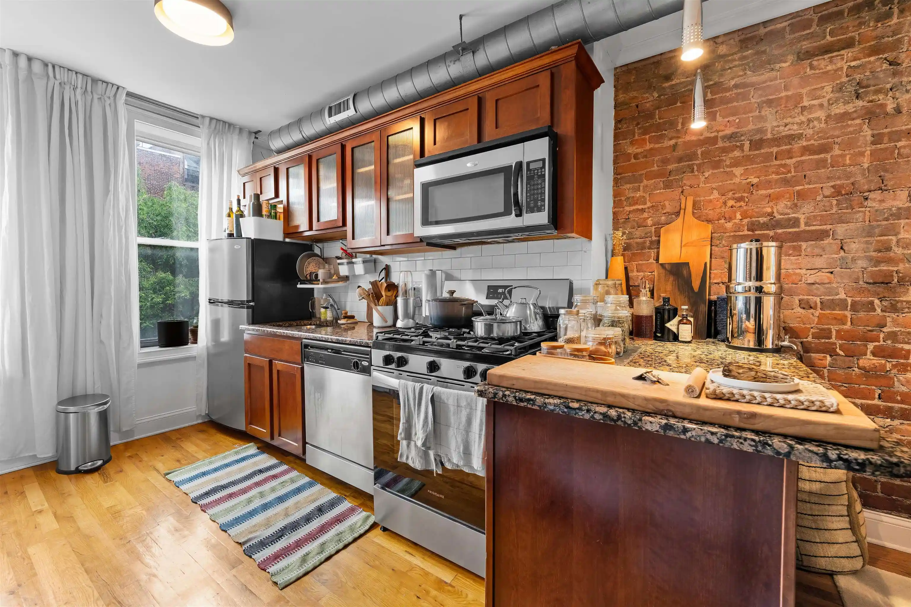 5th image of 208 6th St, Jersey City, NJ 07302