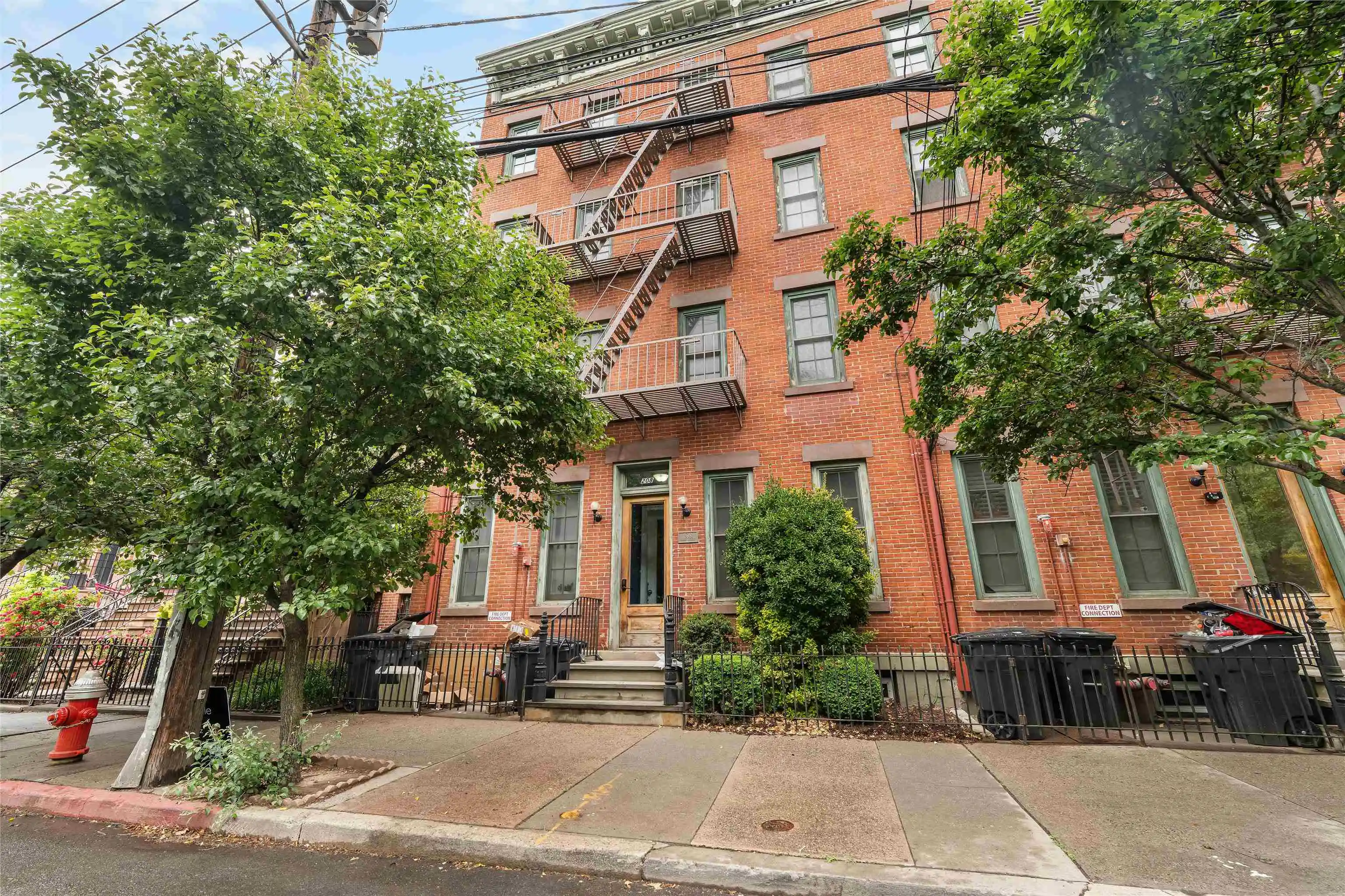 4th image of 208 6th St, Jersey City, NJ 07302