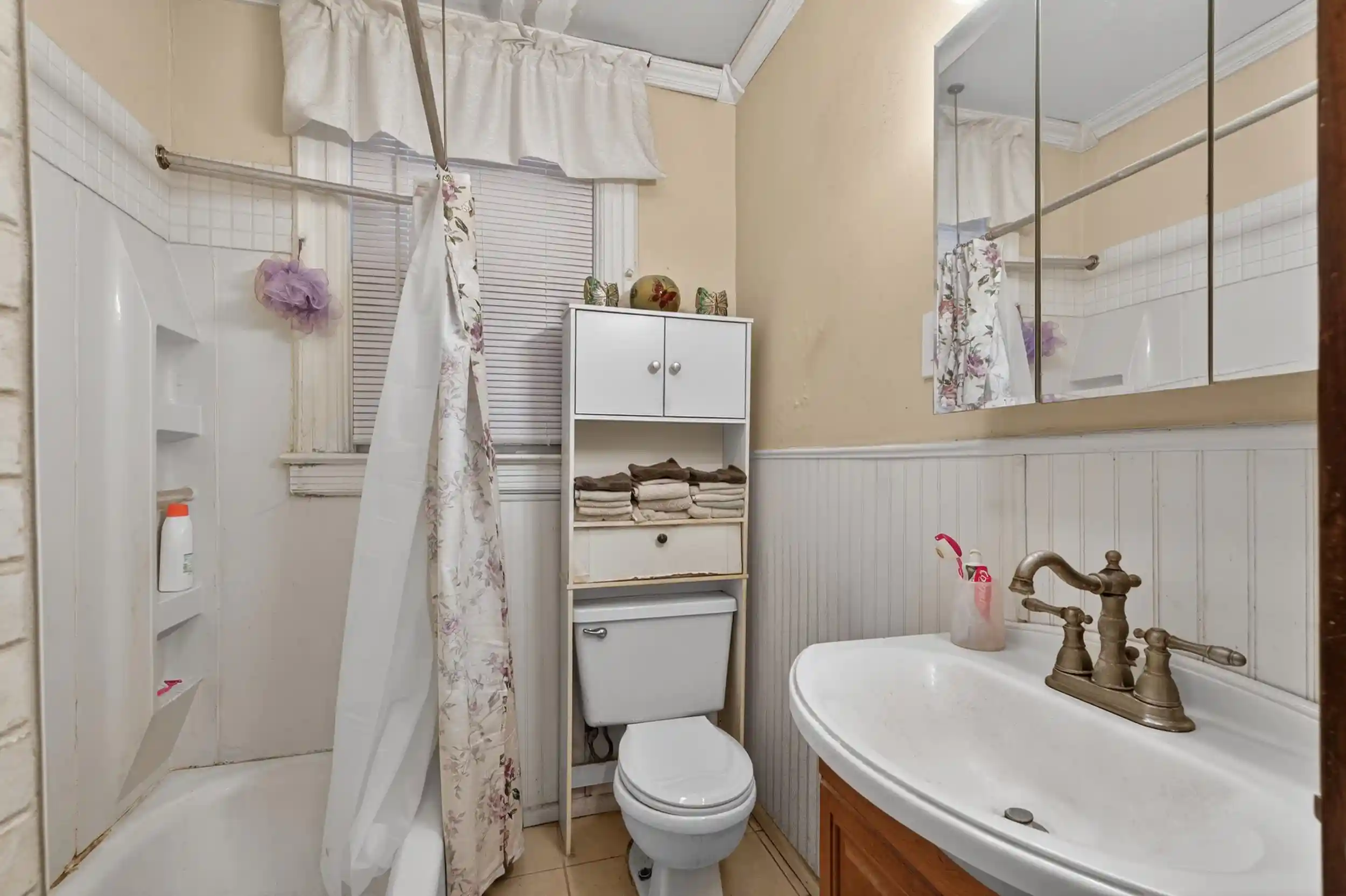 Homes for sale in Bayonne, NJ | 82 West 15th St, Bayonne, NJ 07002 | MLS# 260010012