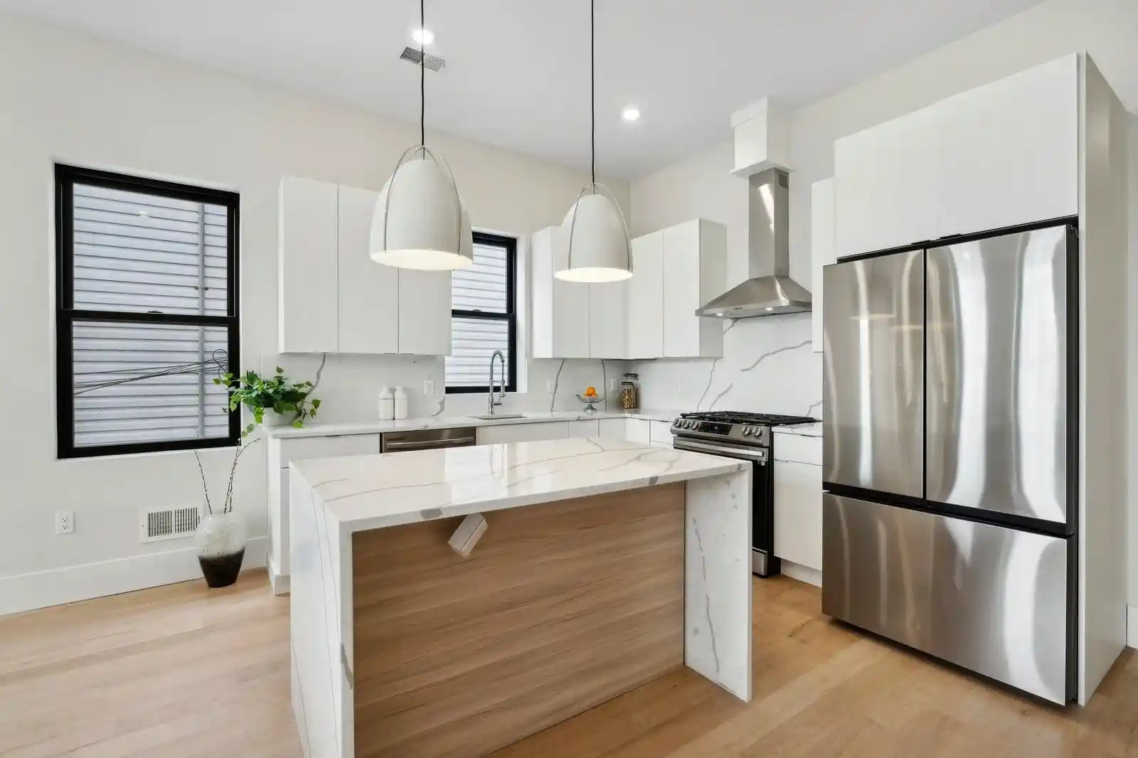 2nd image of 220 Freeman Ave, Jersey City, NJ 07306