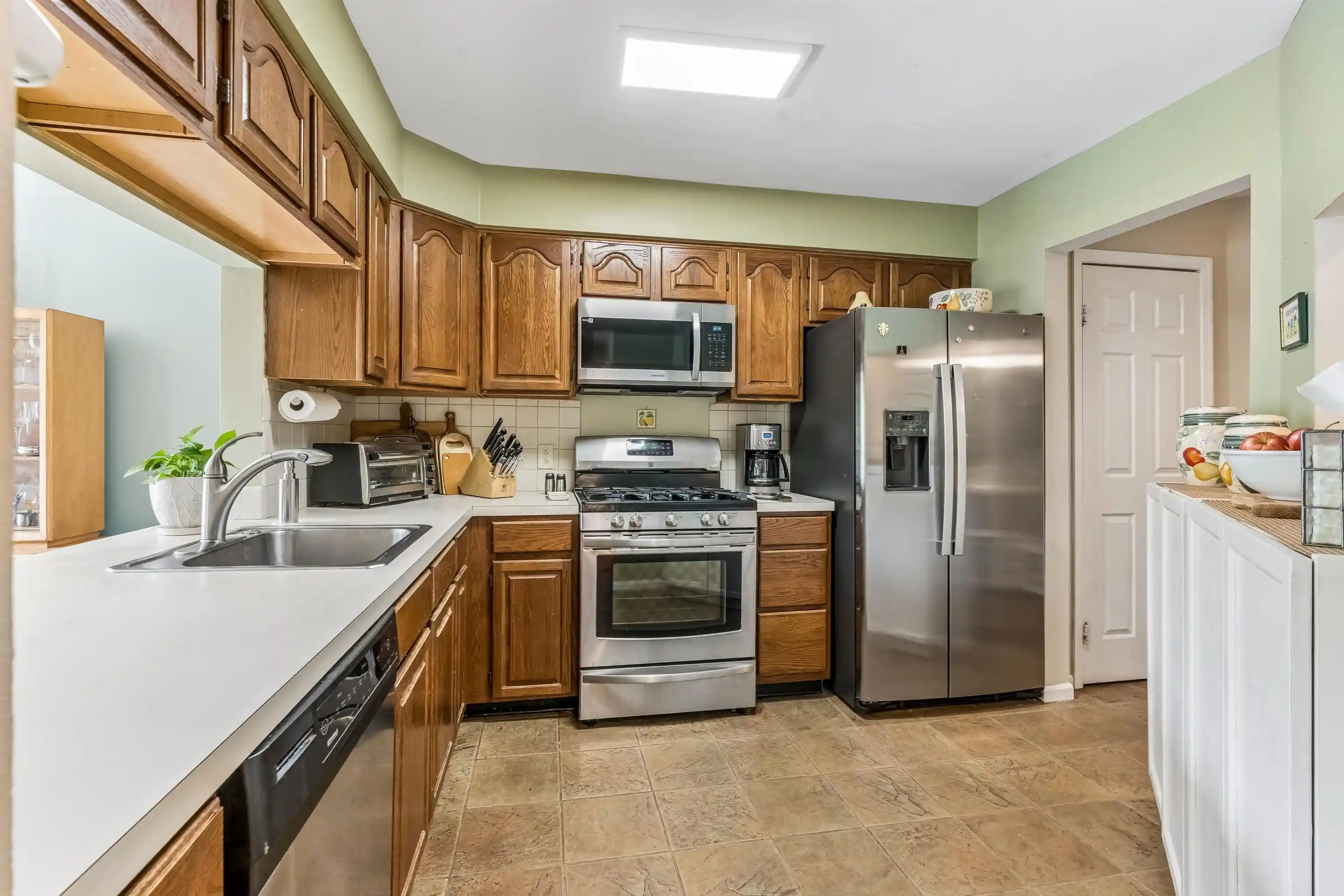 5th image of 8 Quartz Lane, Paterson, NJ 07501 | MLS# 260010516