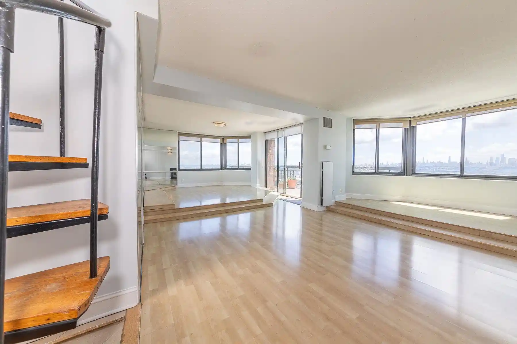 Photo 4 of Condo for sale at 2105 Harmon Cvs Tower, Secaucus, NJ 07094 | MLS# 260010560 | Listing updated on 2026-06-04