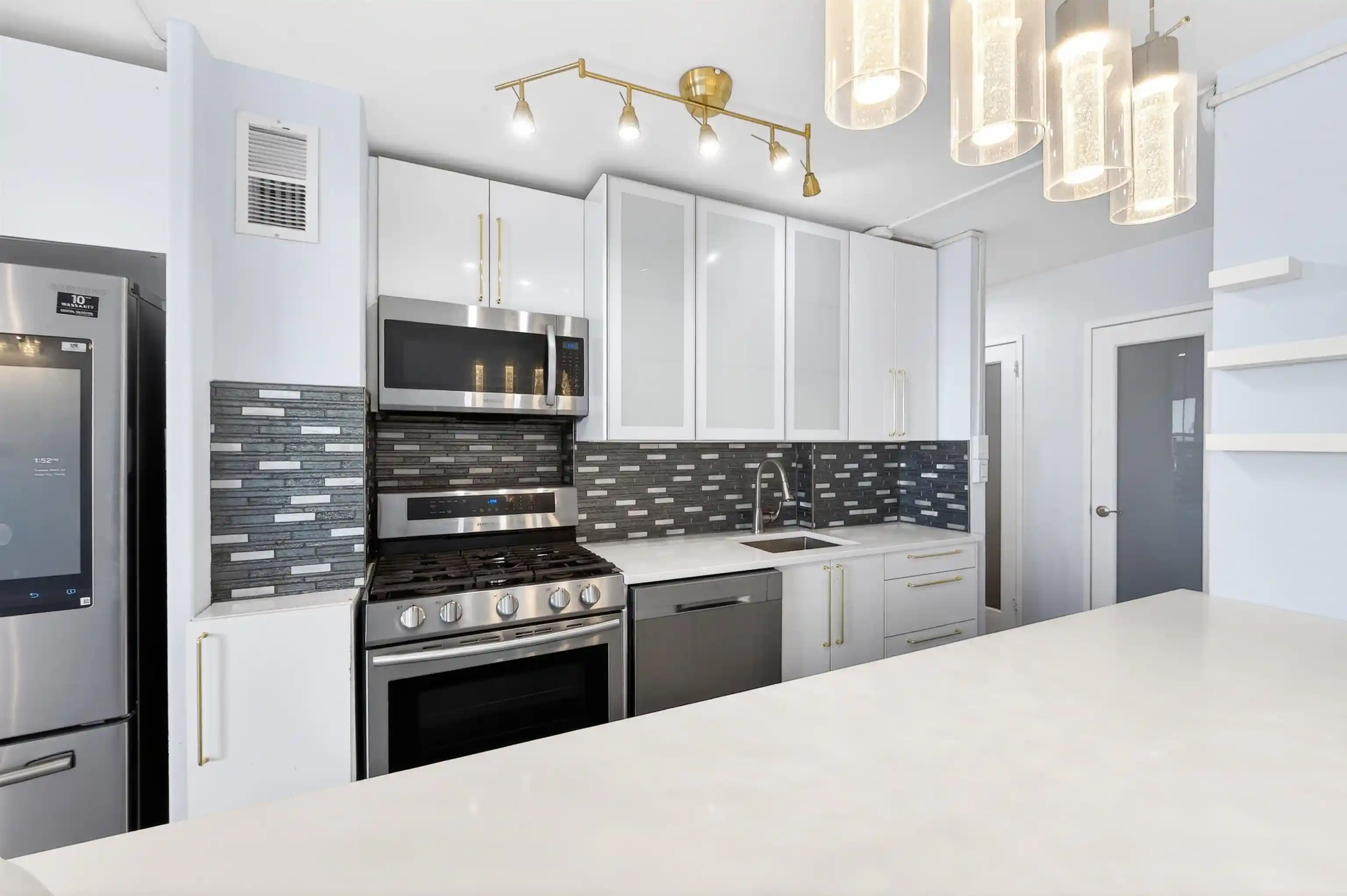 3rd image of 10 Huron Ave, Jersey City, NJ 07306