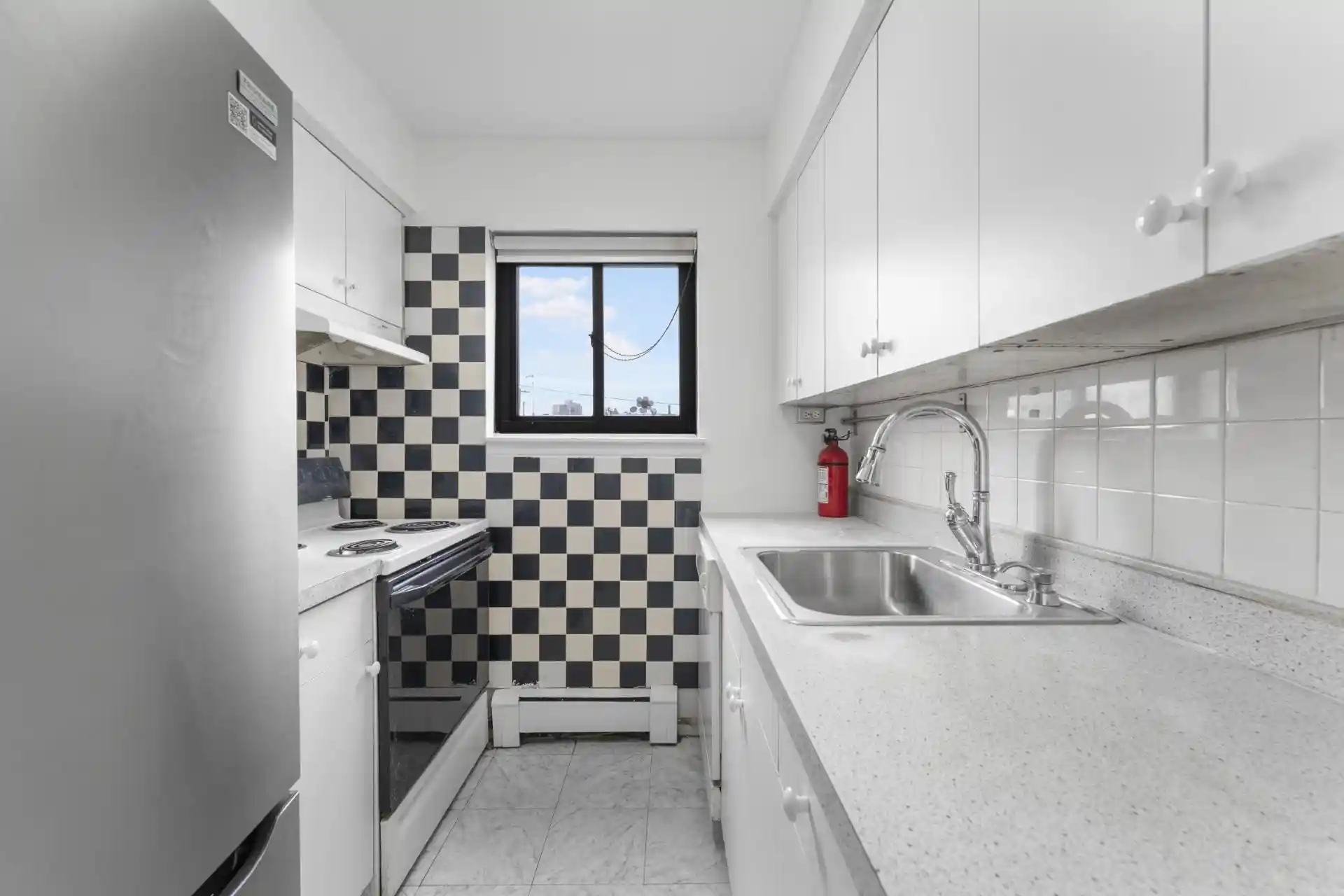 5th image of 7117 Park Ave, Jersey City, NJ 07047