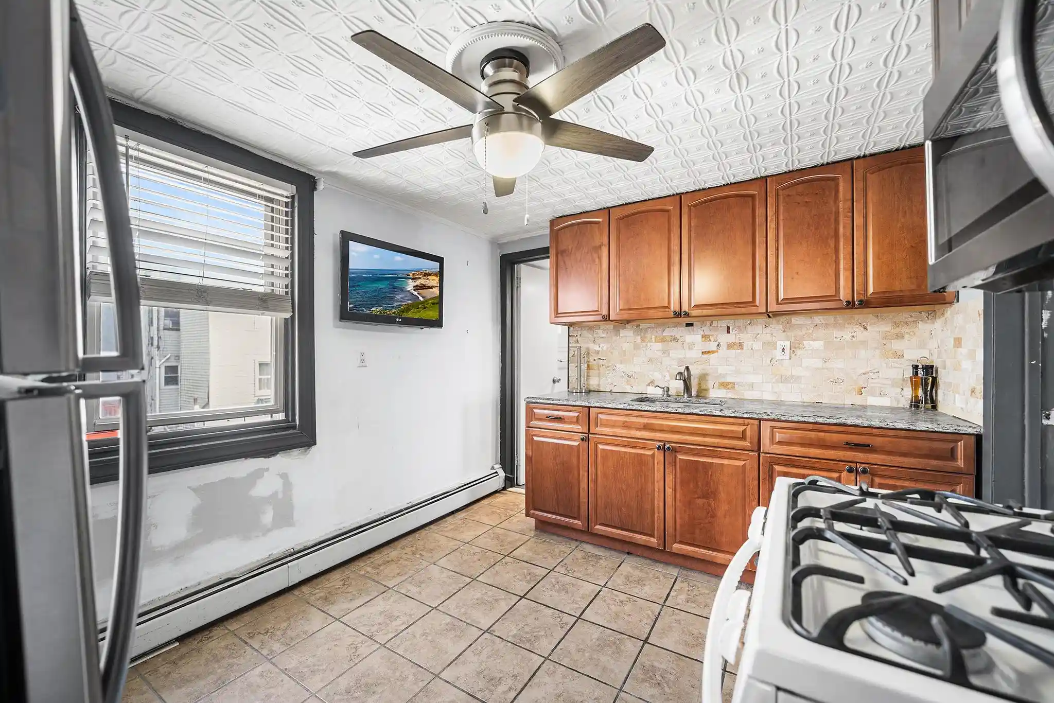 3rd image of 306 Bergenline Ave, Union City, NJ 07087 | MLS# 260010787
