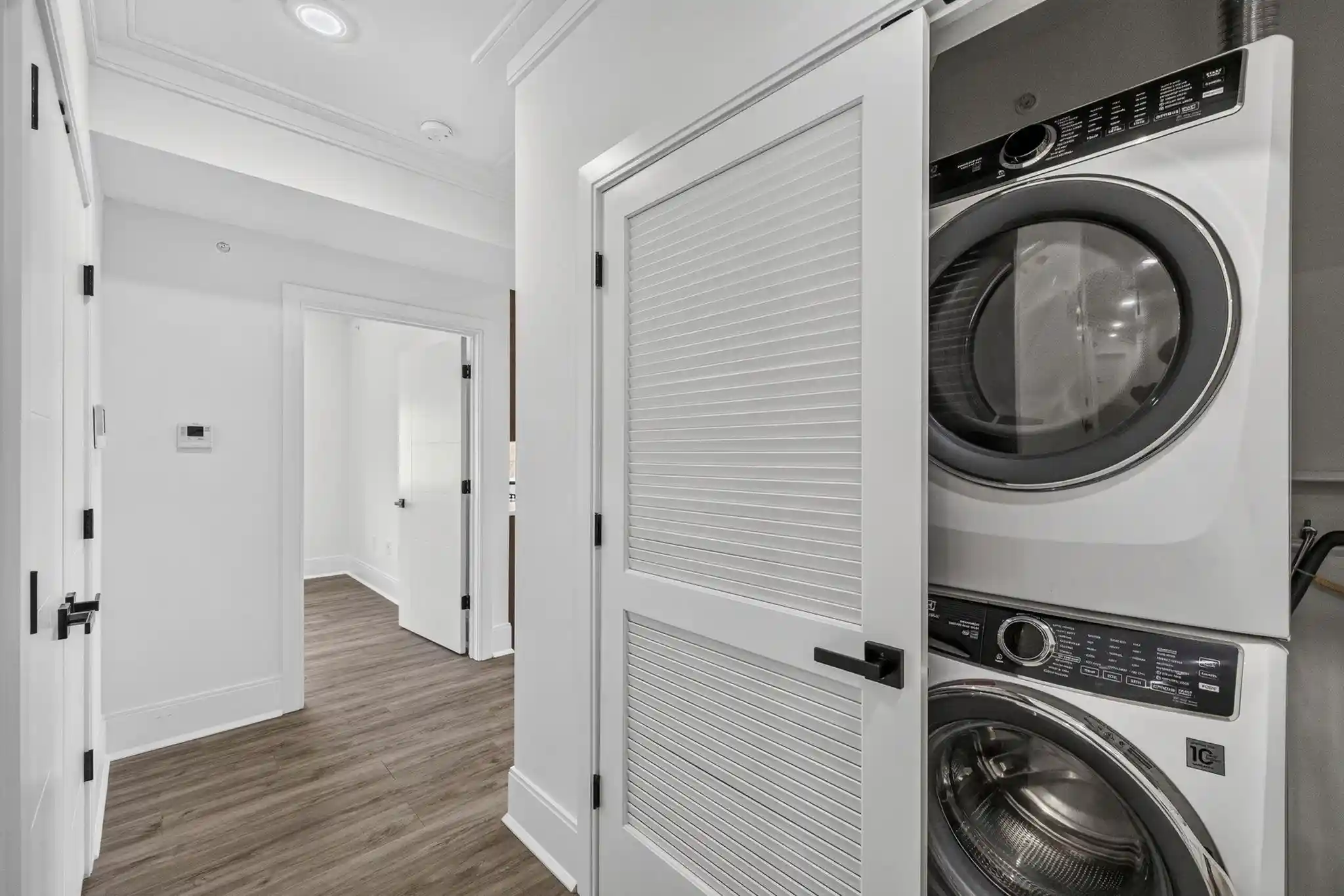 2nd image of 907 Palisade Ave, Union City, NJ 07087