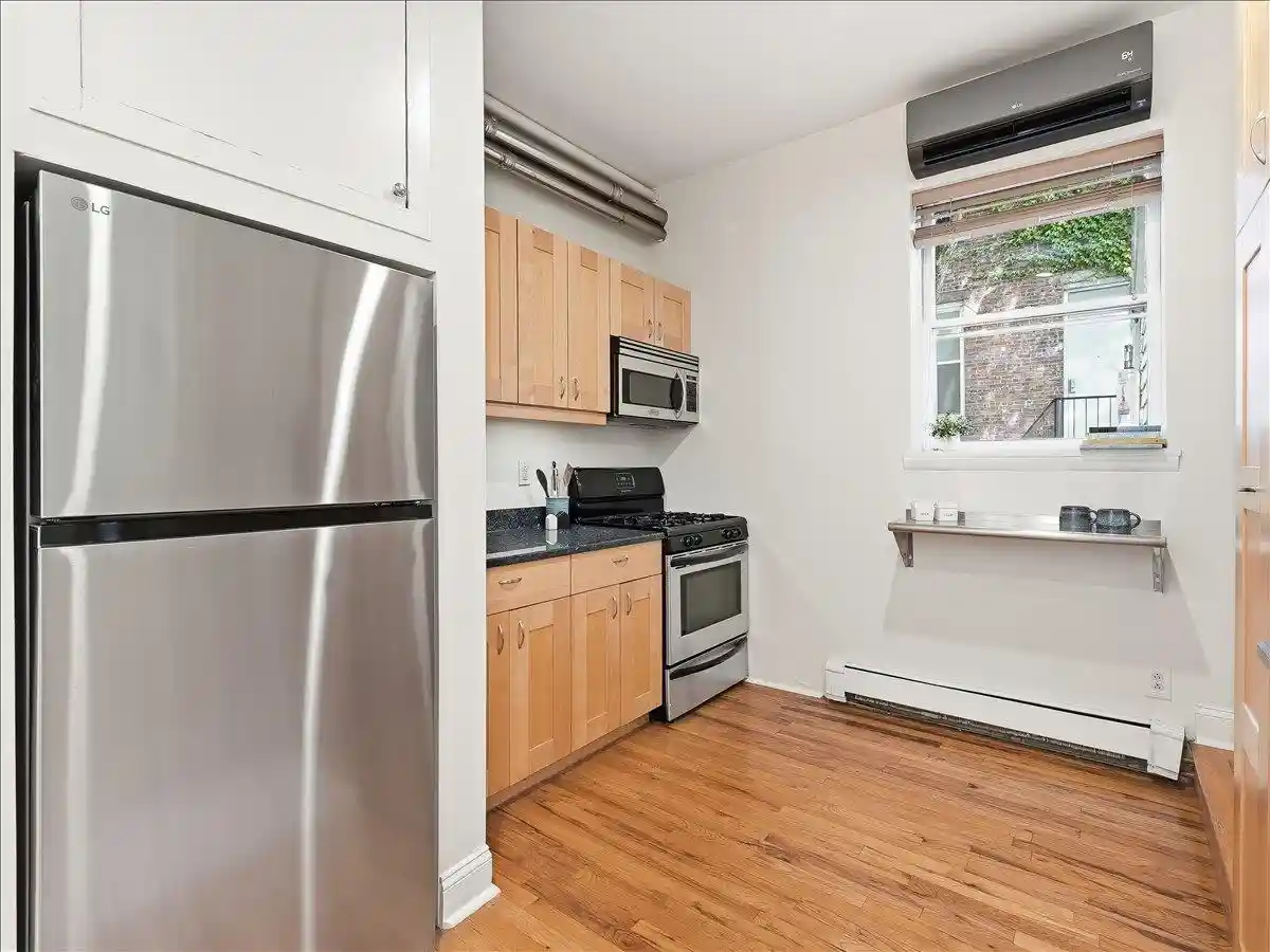 2nd image of 321 Bloomfield St, Hoboken, NJ 07030