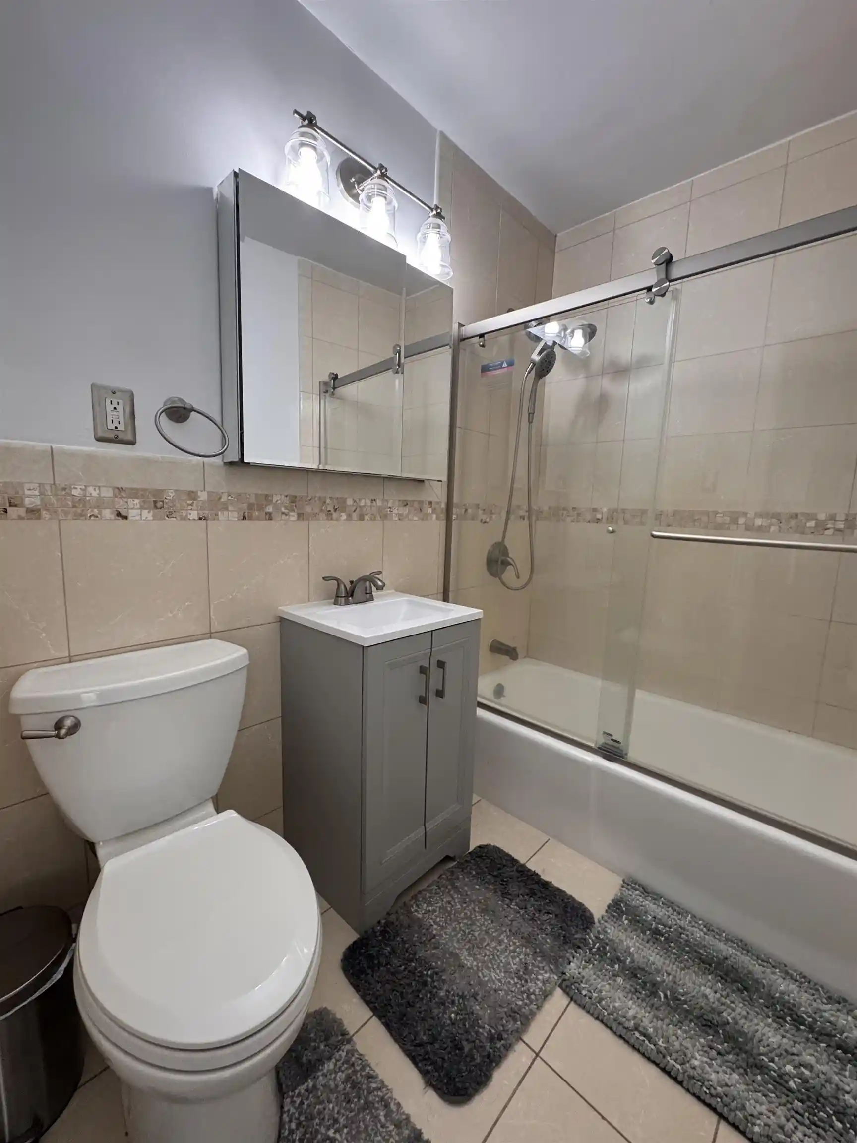 2nd image of 100 Manhattan Ave, Union City, NJ 07087
