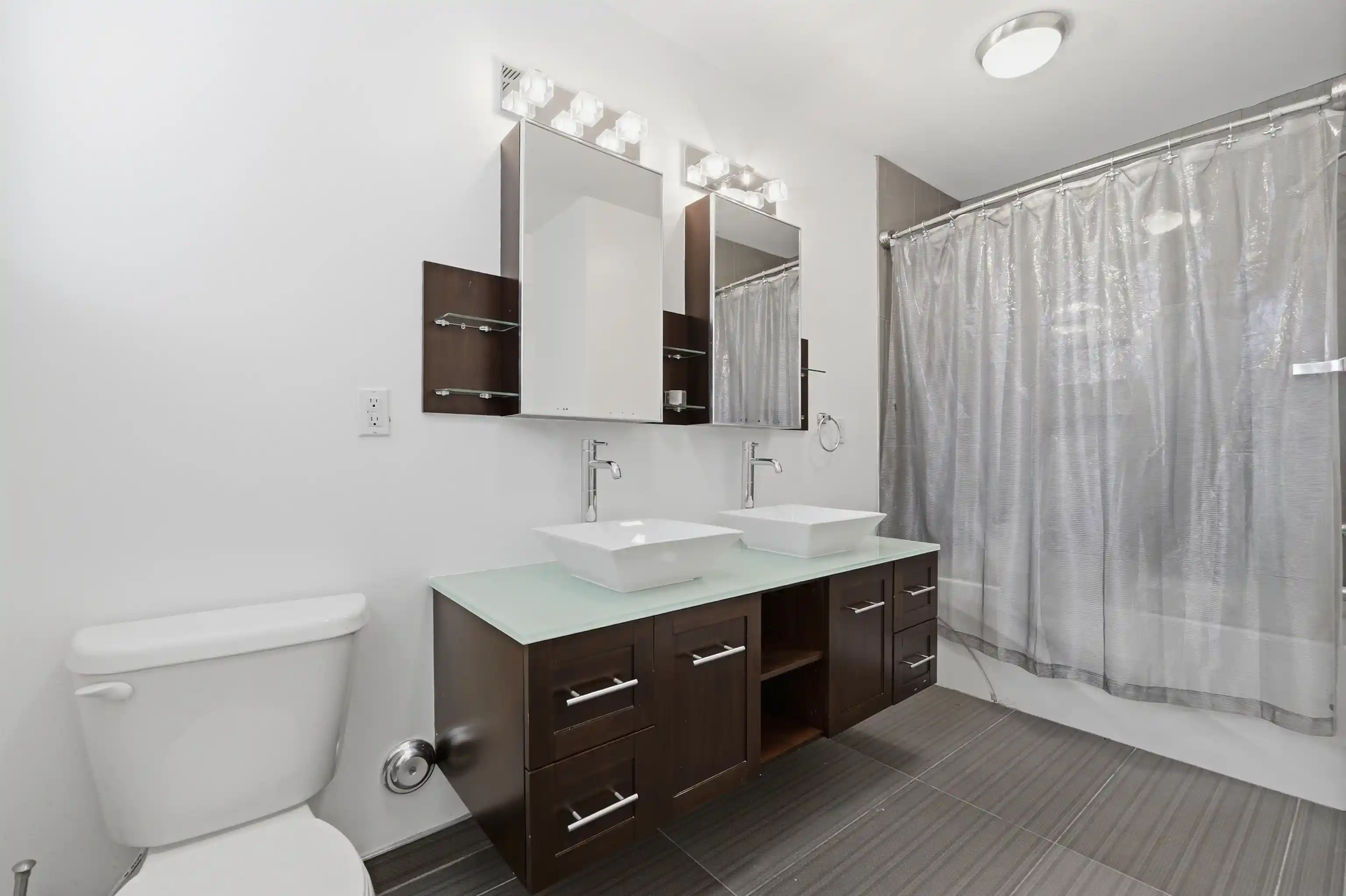 Listing Photo 4 - Condo for sale in building located at 252 Mount Pleasant Ave, Newark, NJ 07104 - Unit #1