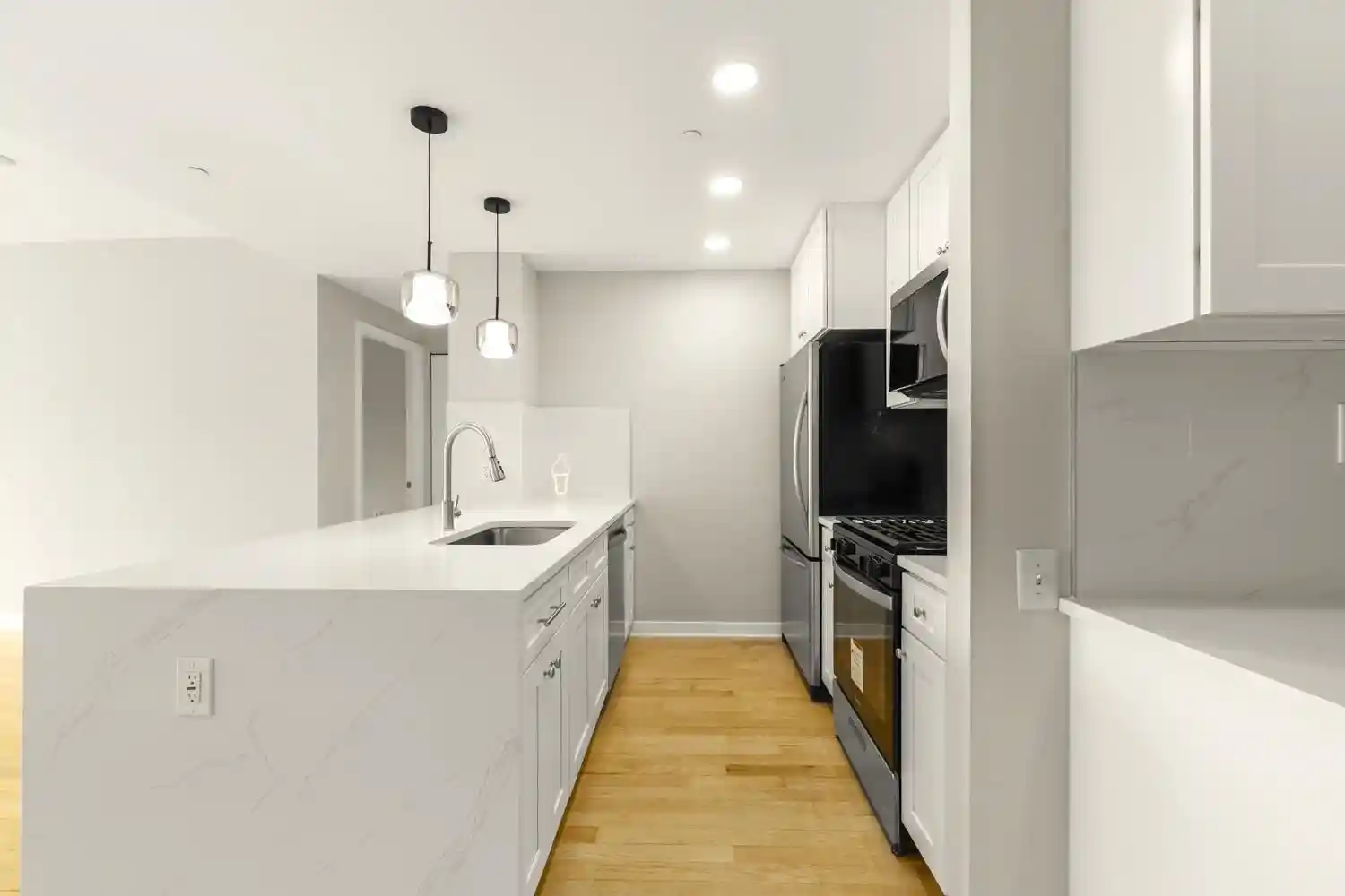2nd image of 310 Hudson Park, Edgewater, NJ 07020