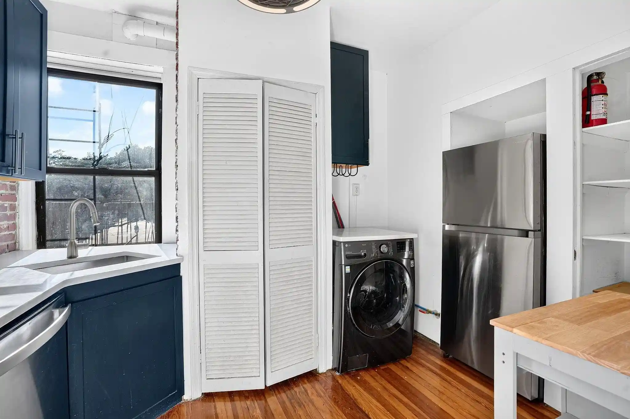 2nd image of 247 Montgomery St, Jersey City, NJ 07302