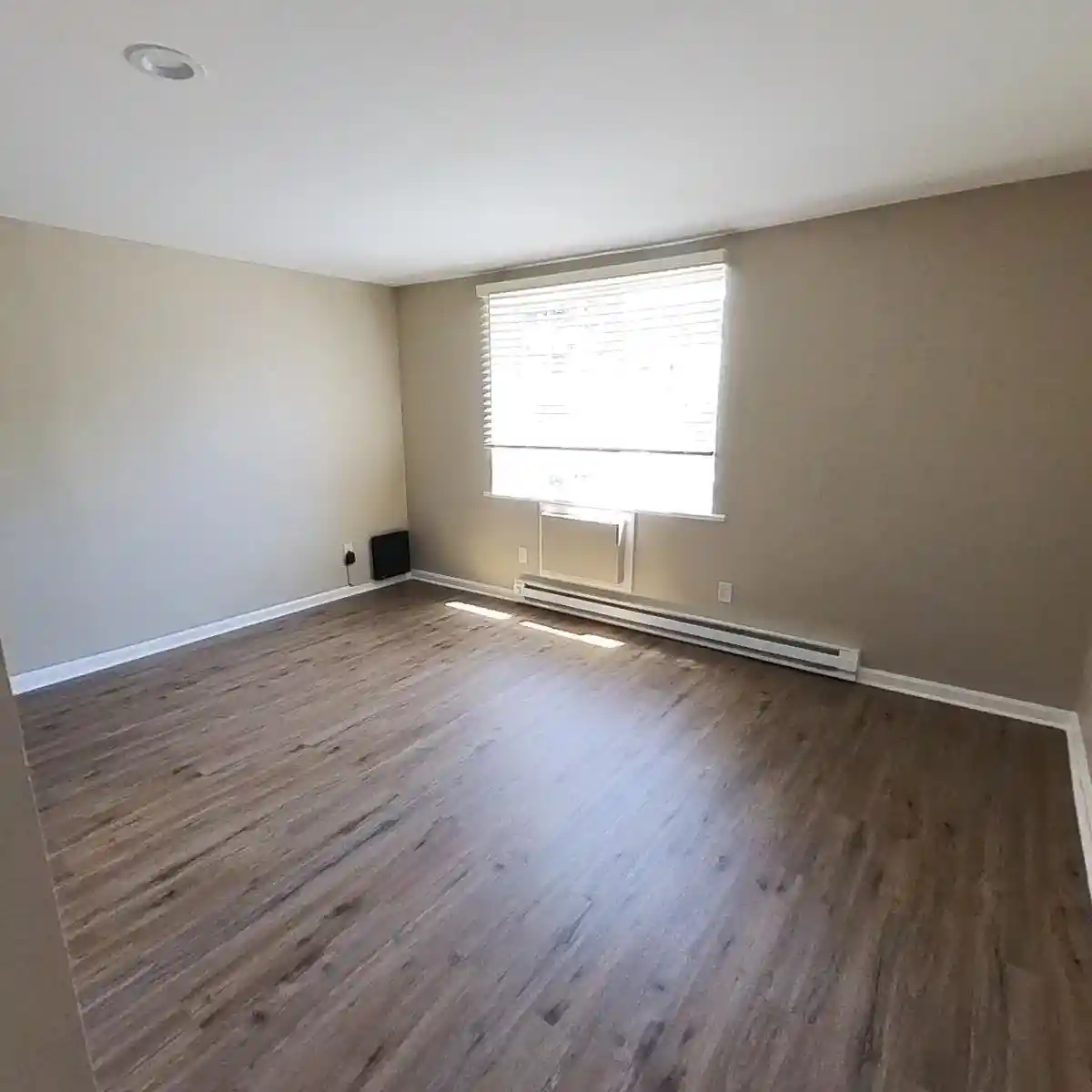 3rd image of 356 Palisade Ave #2E, Jersey City, NJ 07307 | MLS# 260011898