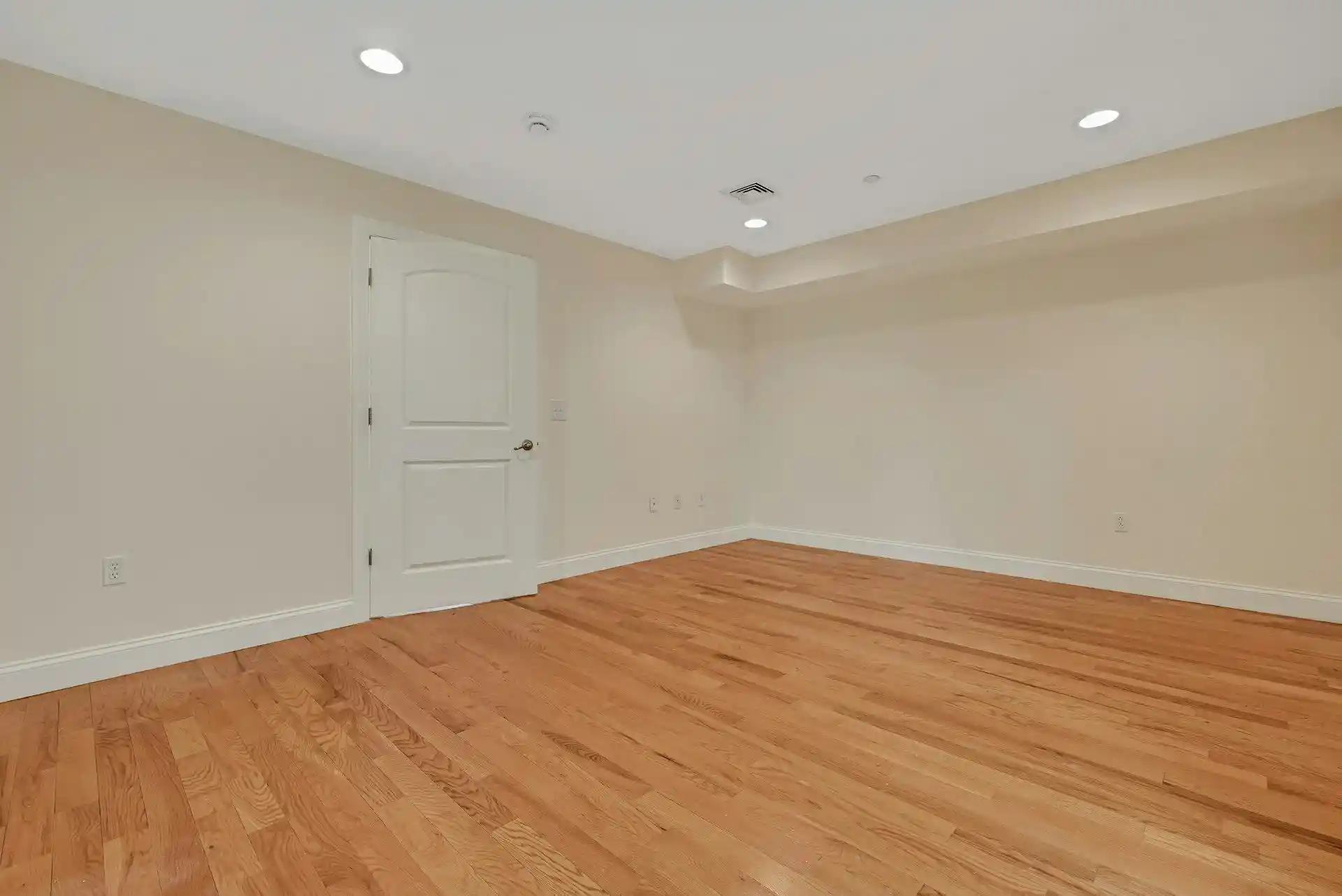 4th image of 124 68Th St, West New York, NJ 07093