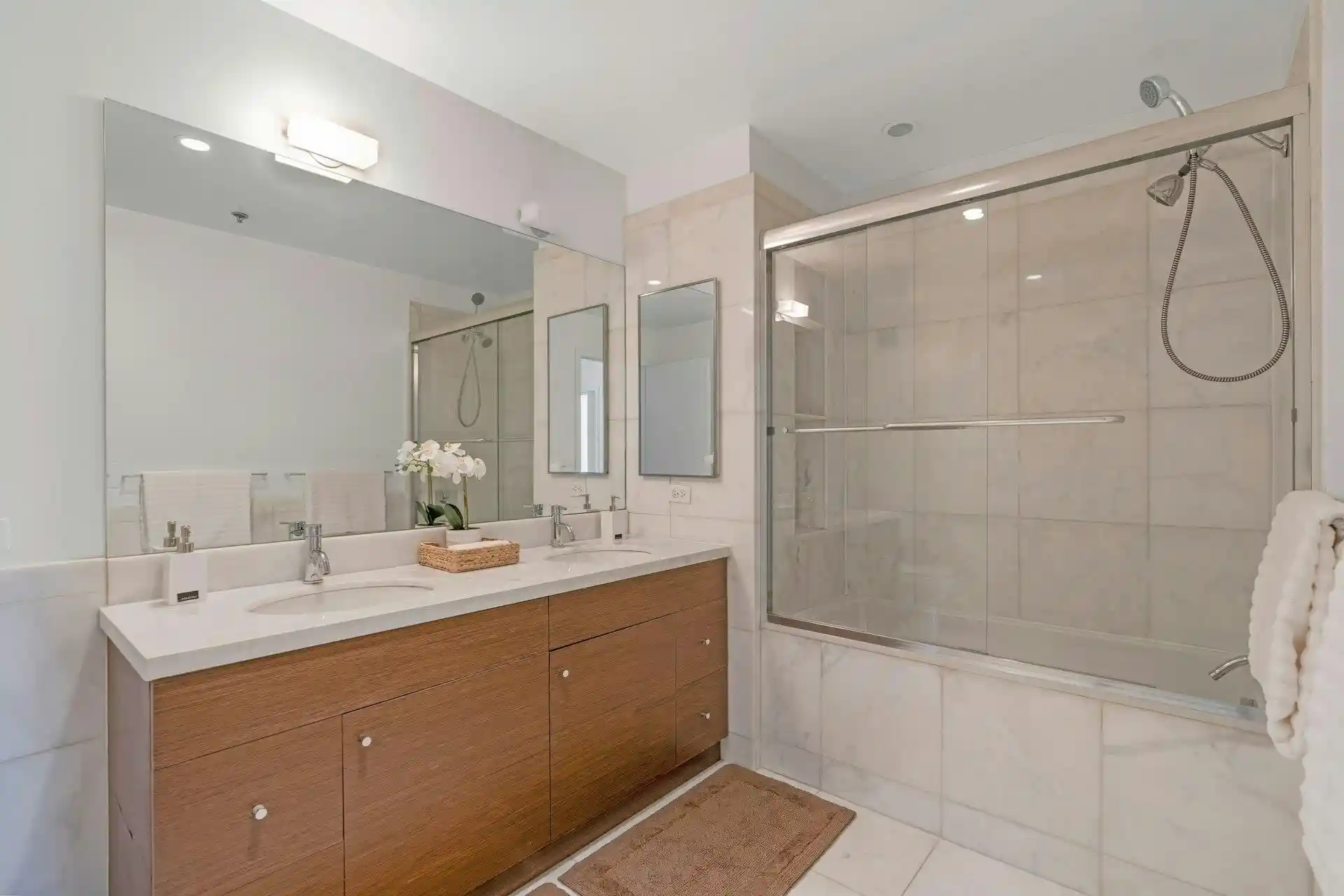 5th image of 3219 City Pl, Edgewater, NJ 07020