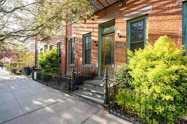 Listing Photo 4 - Condo for sale in building located at 206 6Th St, Jersey City, NJ 07302 - Unit #1R