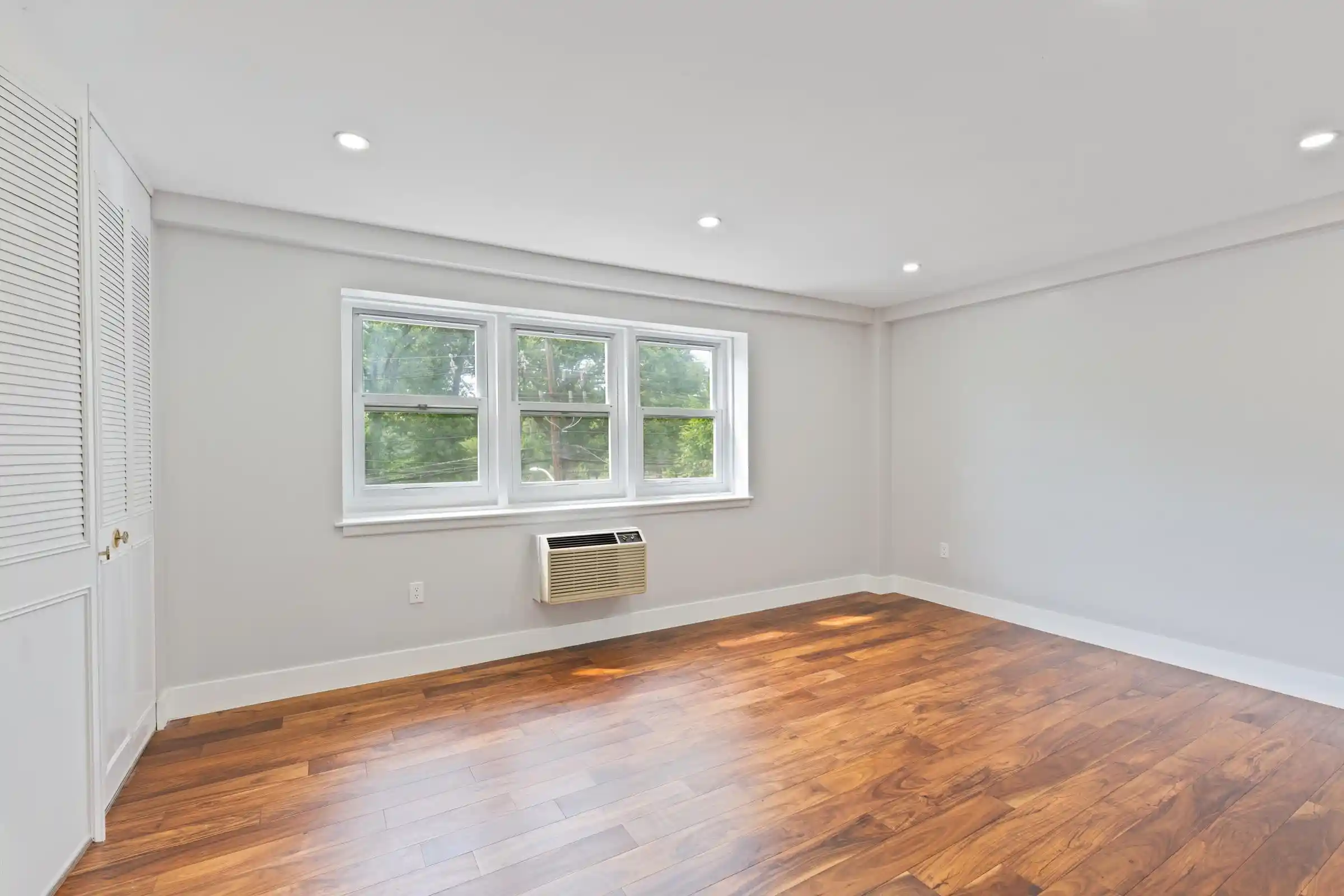 Homes for sale in Bayonne, NJ | 1070 Kennedy Blvd, Bayonne, NJ 07002 | Houzeo