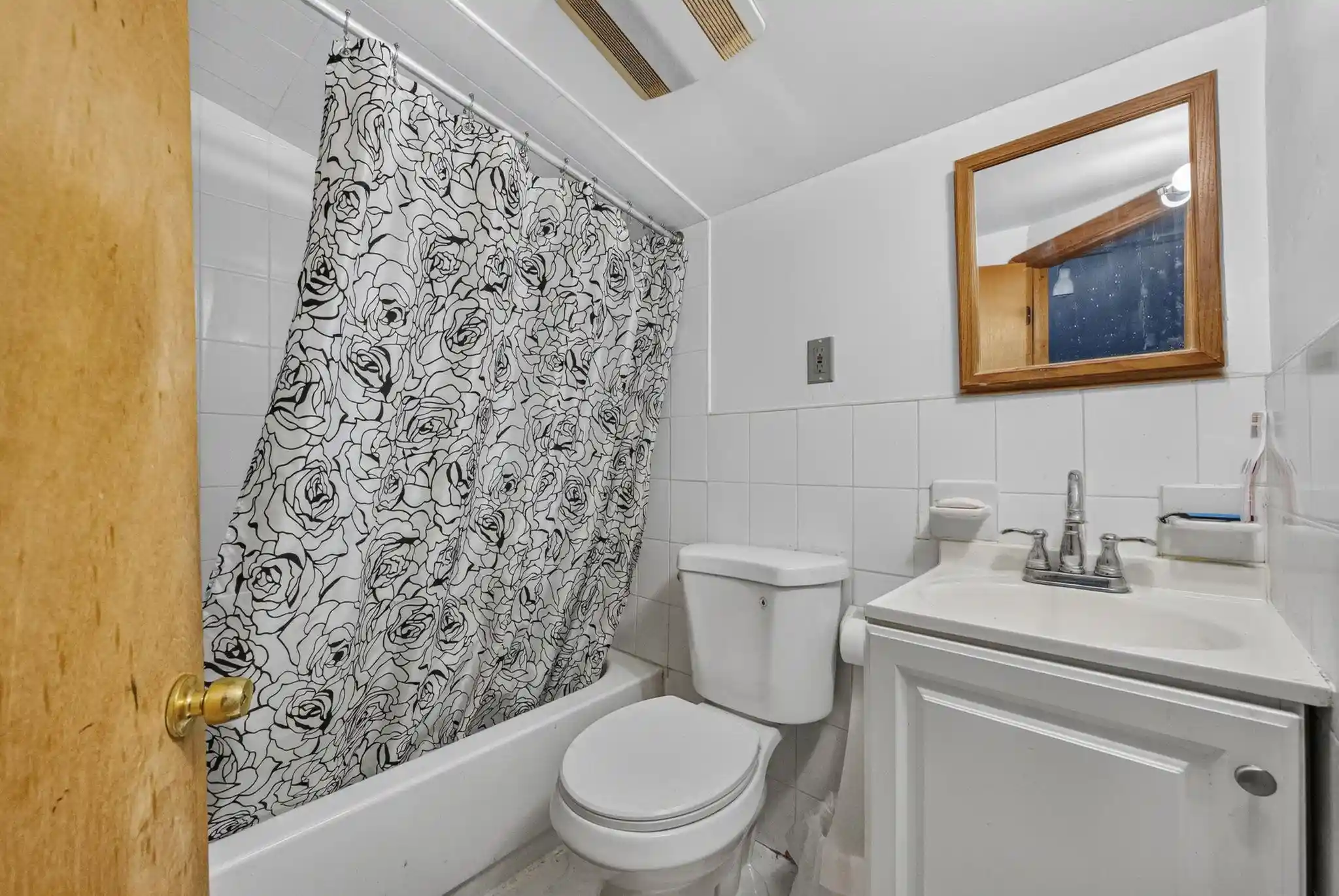 Listing Photo 4 - Condo for sale in building located at 19 Linden Ct, Jersey City, NJ 08081