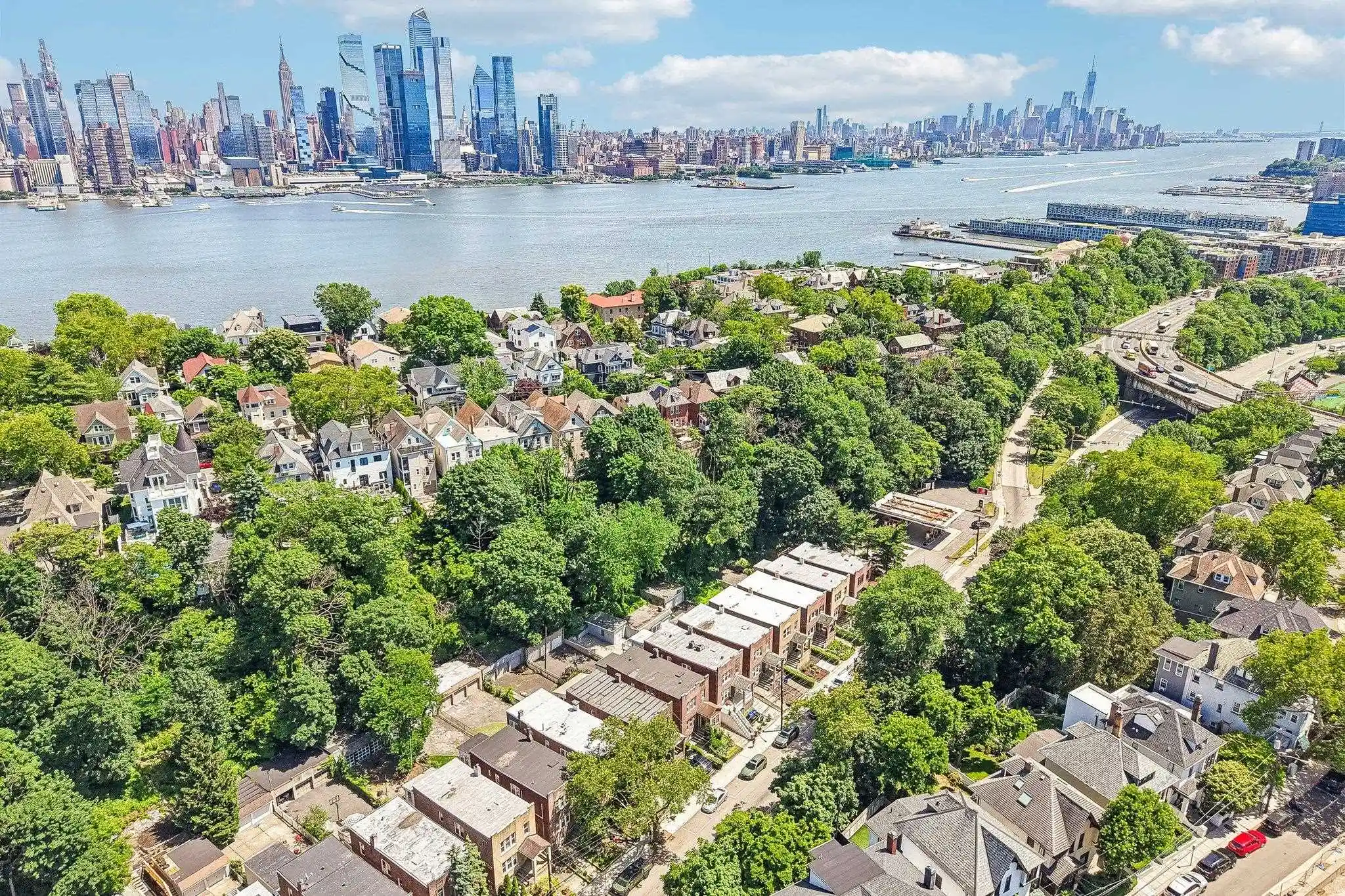 Photo 3 of Sale Pending at 642 Boulevard E, Weehawken, NJ 07086 | MLS# 260012367 | Listing updated on 2026-08-29
