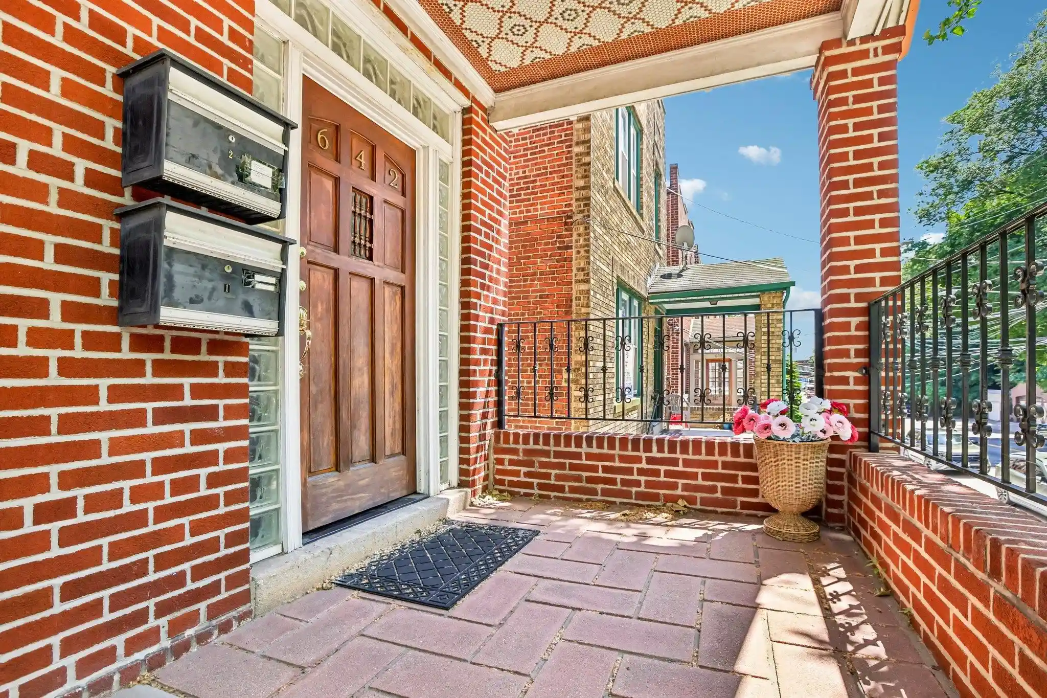 Photo 4 of Sale Pending at 642 Boulevard E, Weehawken, NJ 07086 | MLS# 260012367 | Listing updated on 2026-08-29