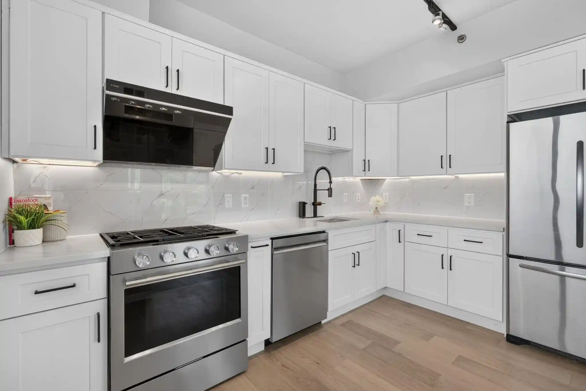 2nd image of 800 Jackson St, Hoboken, NJ 07030