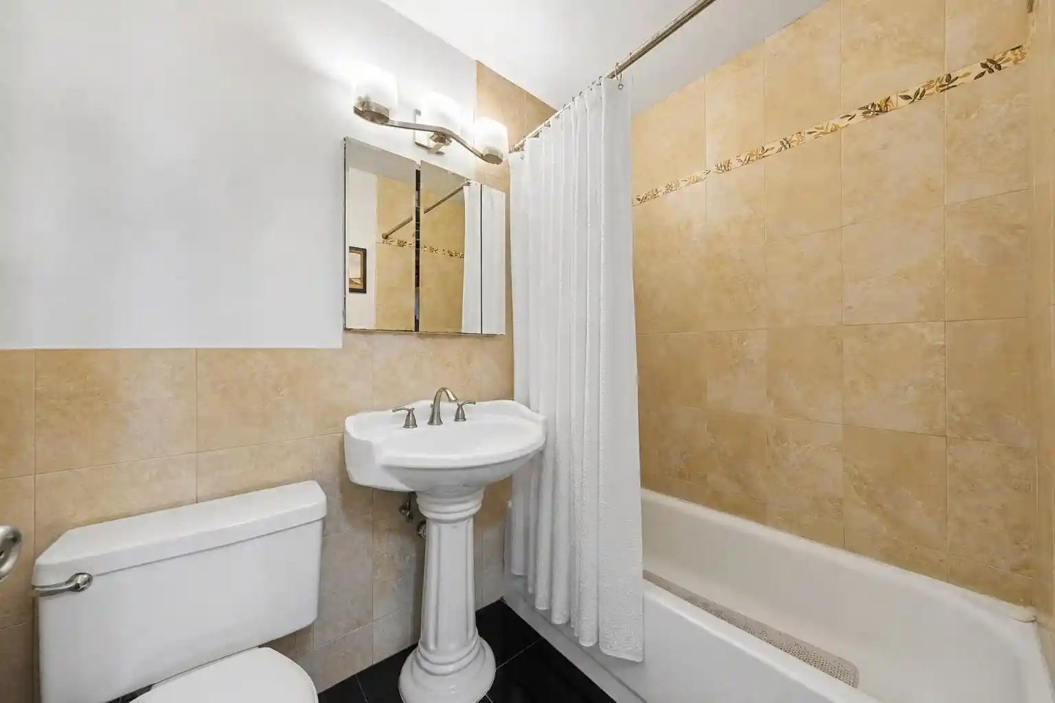 3rd image of 135 Montgomery St #16A, Jersey City, NJ 07302 | MLS# 260012594