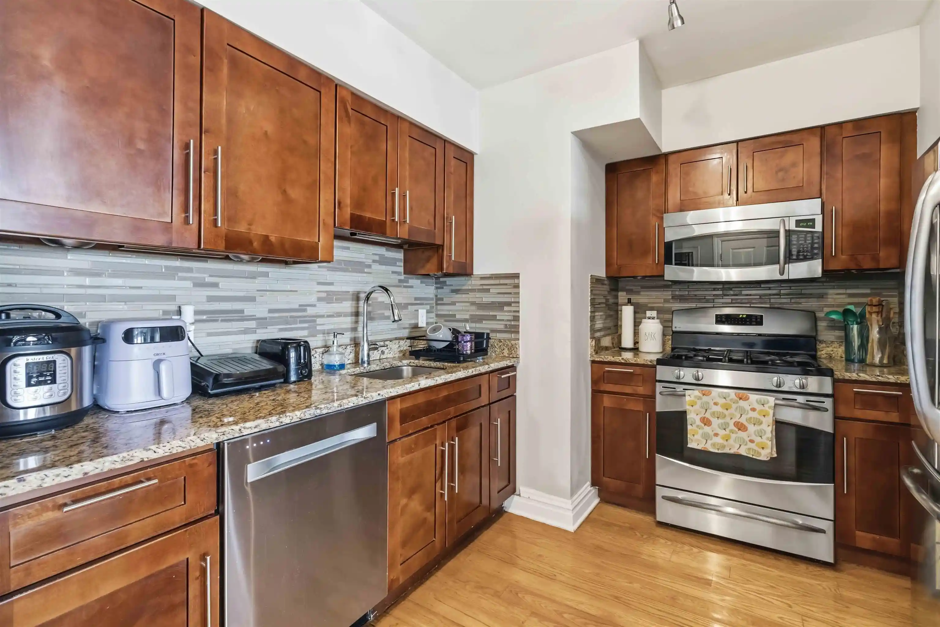 2nd image of 809-815 22Nd St, Union City, NJ 07087