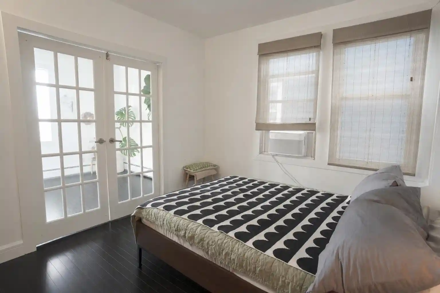 Photo 3 of Single family home for sale at 528 Undercliff Ave, Edgewater, NJ 07020 | MLS# 260012770 | Listing updated on 2026-09-16