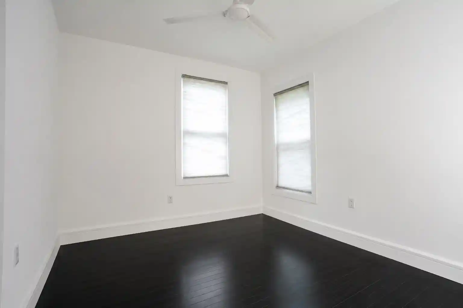 Photo 4 of Single family home for sale at 528 Undercliff Ave, Edgewater, NJ 07020 | MLS# 260012770 | Listing updated on 2026-09-16