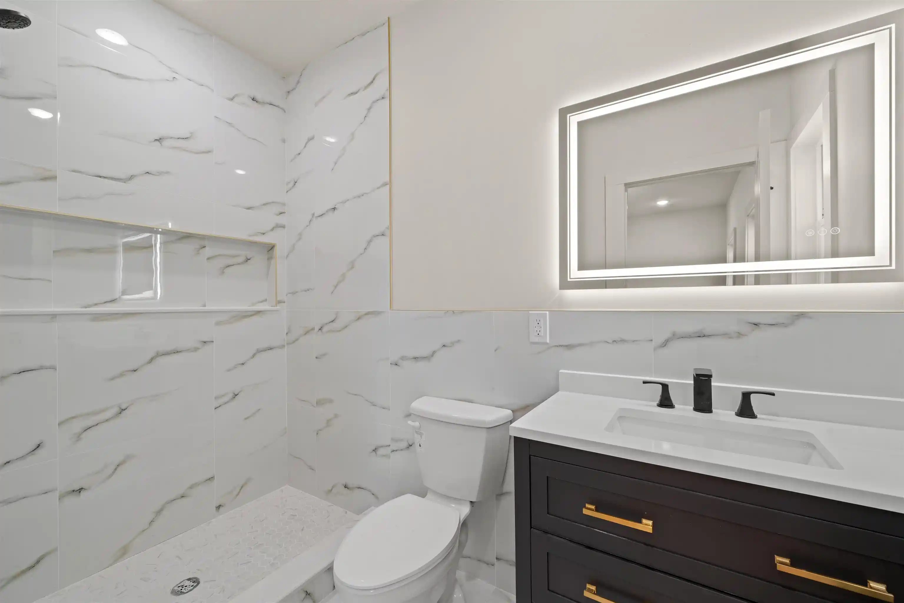 4th image of 279 Pearsall Ave, Jersey City, NJ 07305