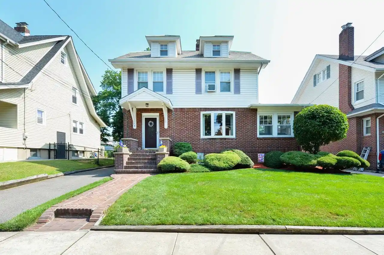 Homes for sale in Ridgefield Park, NJ | 76 Poplar St, Ridgefield Park, NJ 07660 | MLS# 260013179