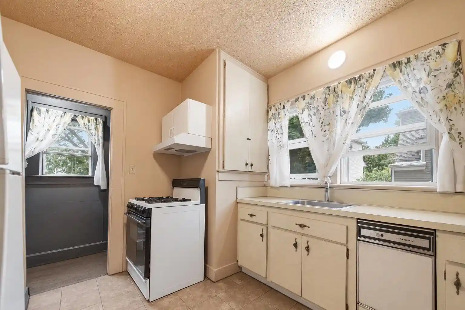 3rd image of 148 W West End Ave, Englewood, NJ 07631 | MLS# 260013262