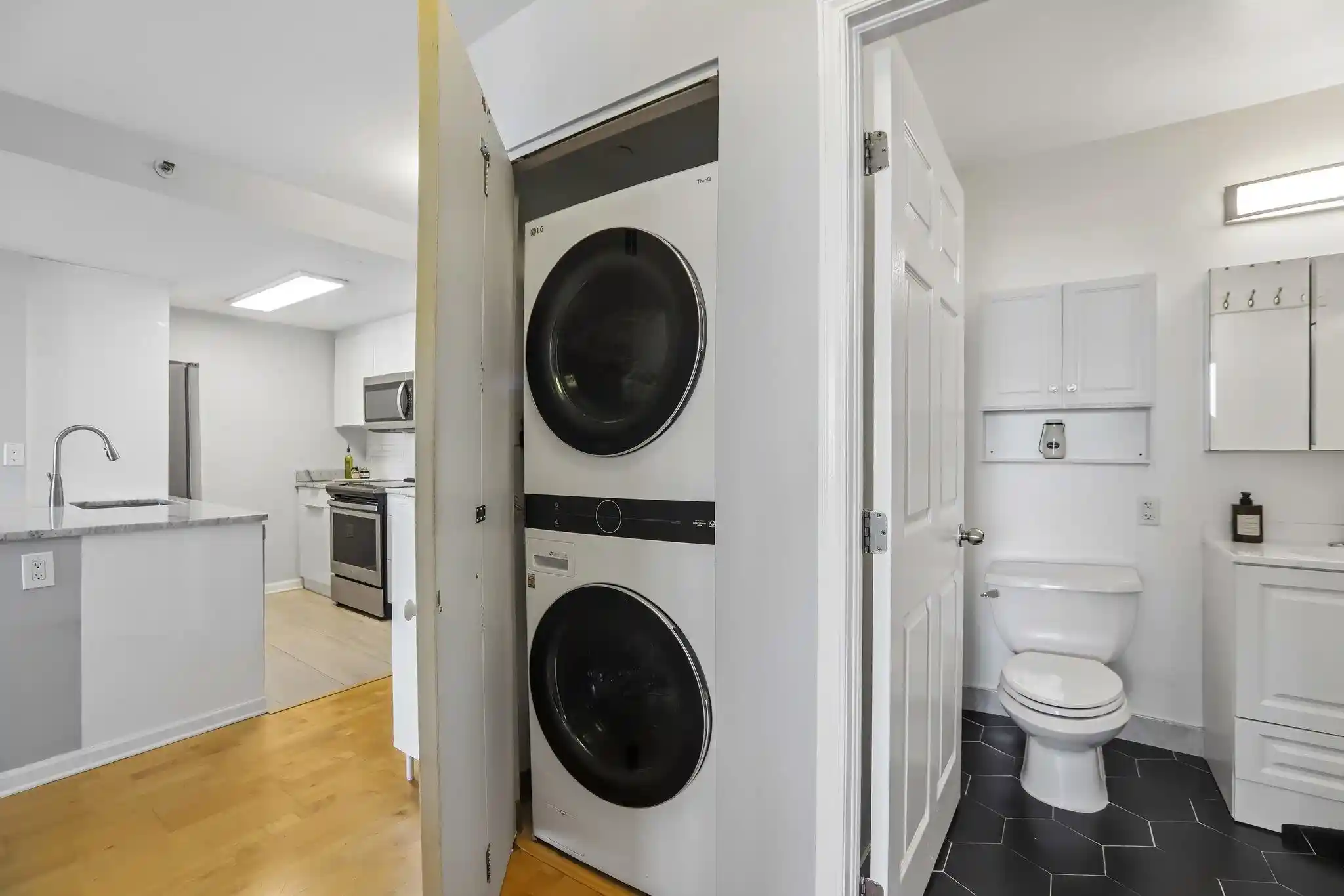 4th image of 20 2Nd St, Jersey City, NJ 07302