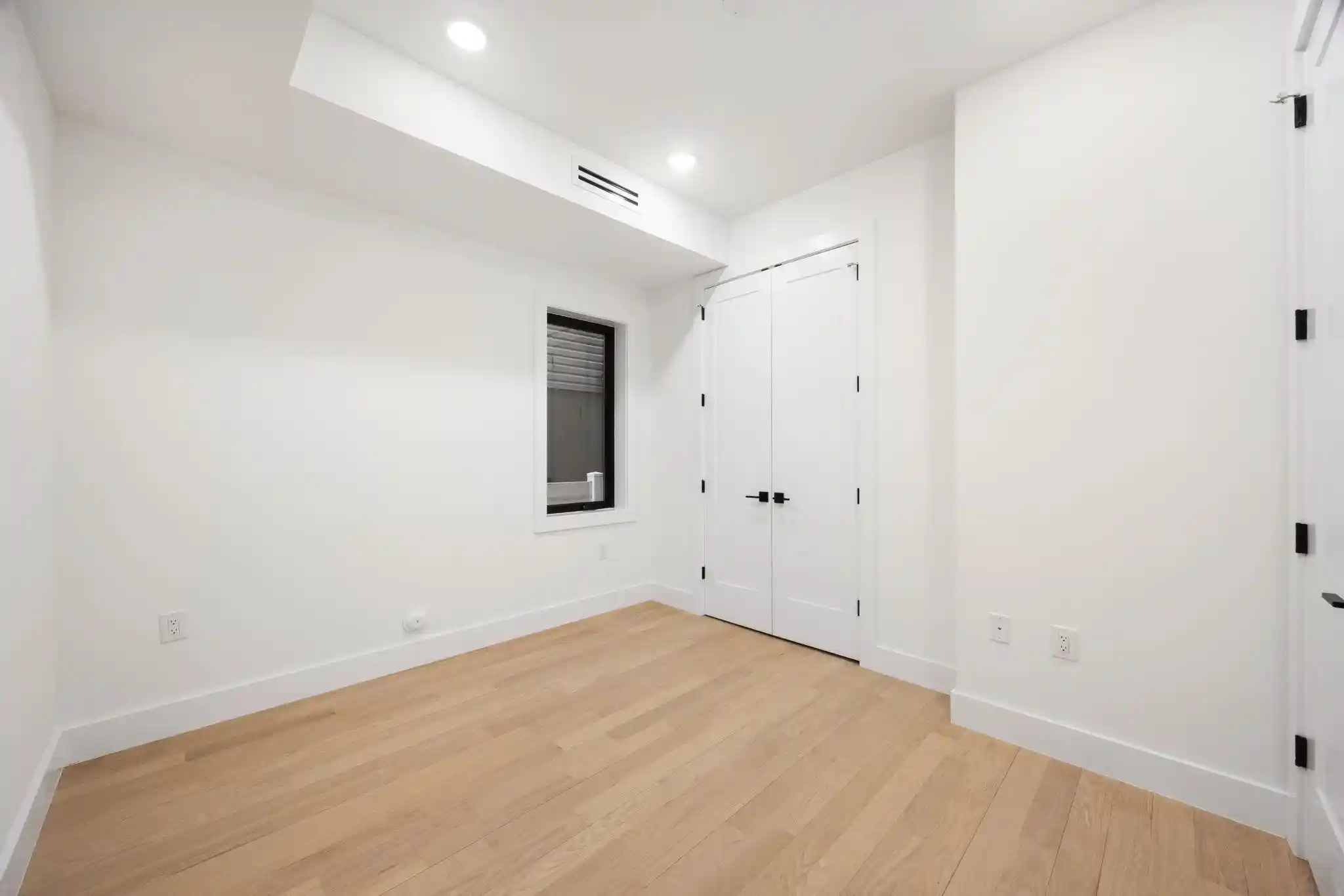 2nd image of 33 Graham St, Jersey City, NJ 07307