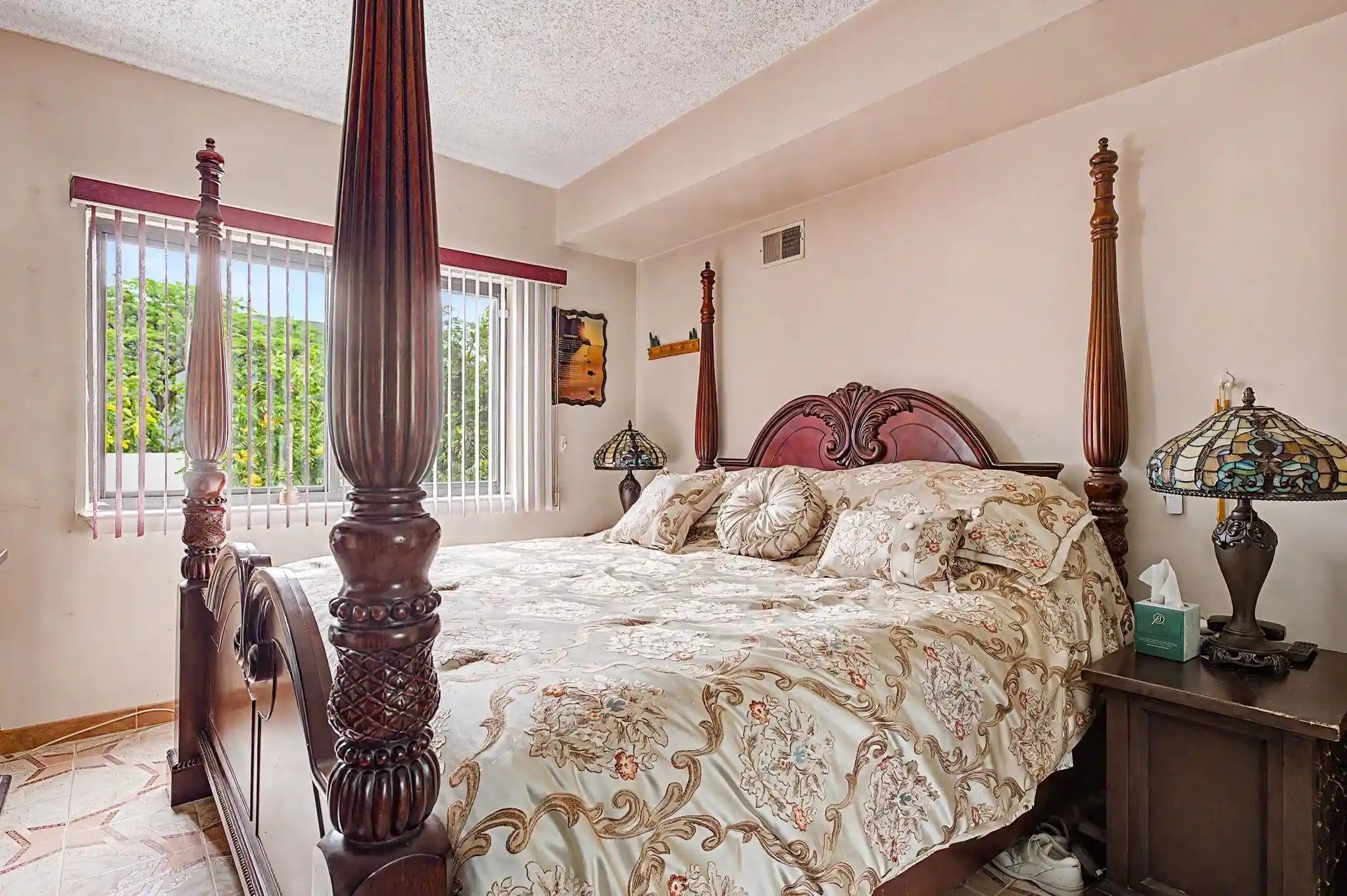 3rd image of 318 38Th St, Union, NJ 07087