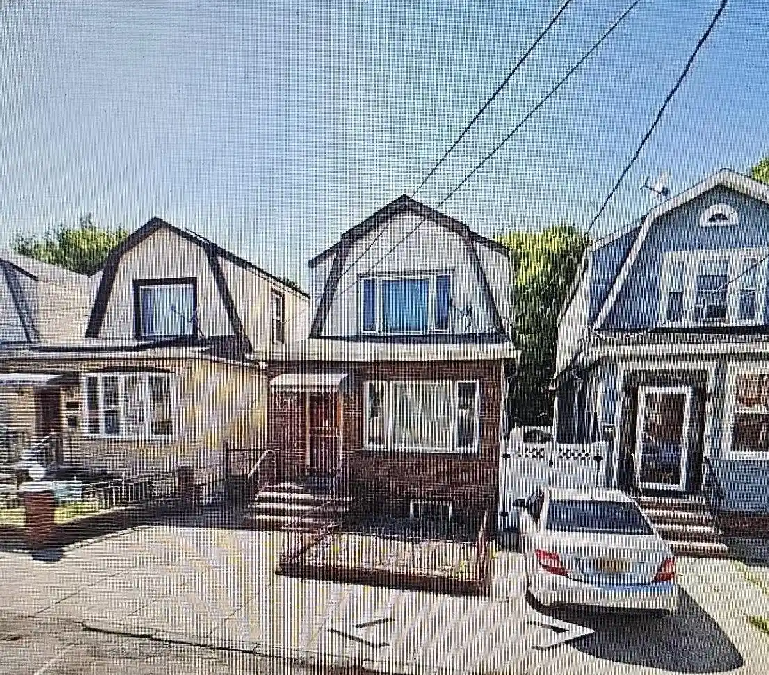 Photo 3 of Sale Pending at 7 Casper Ct, Jersey City, NJ 07305 | MLS# 260013508 | Listing updated on 2026-08-14